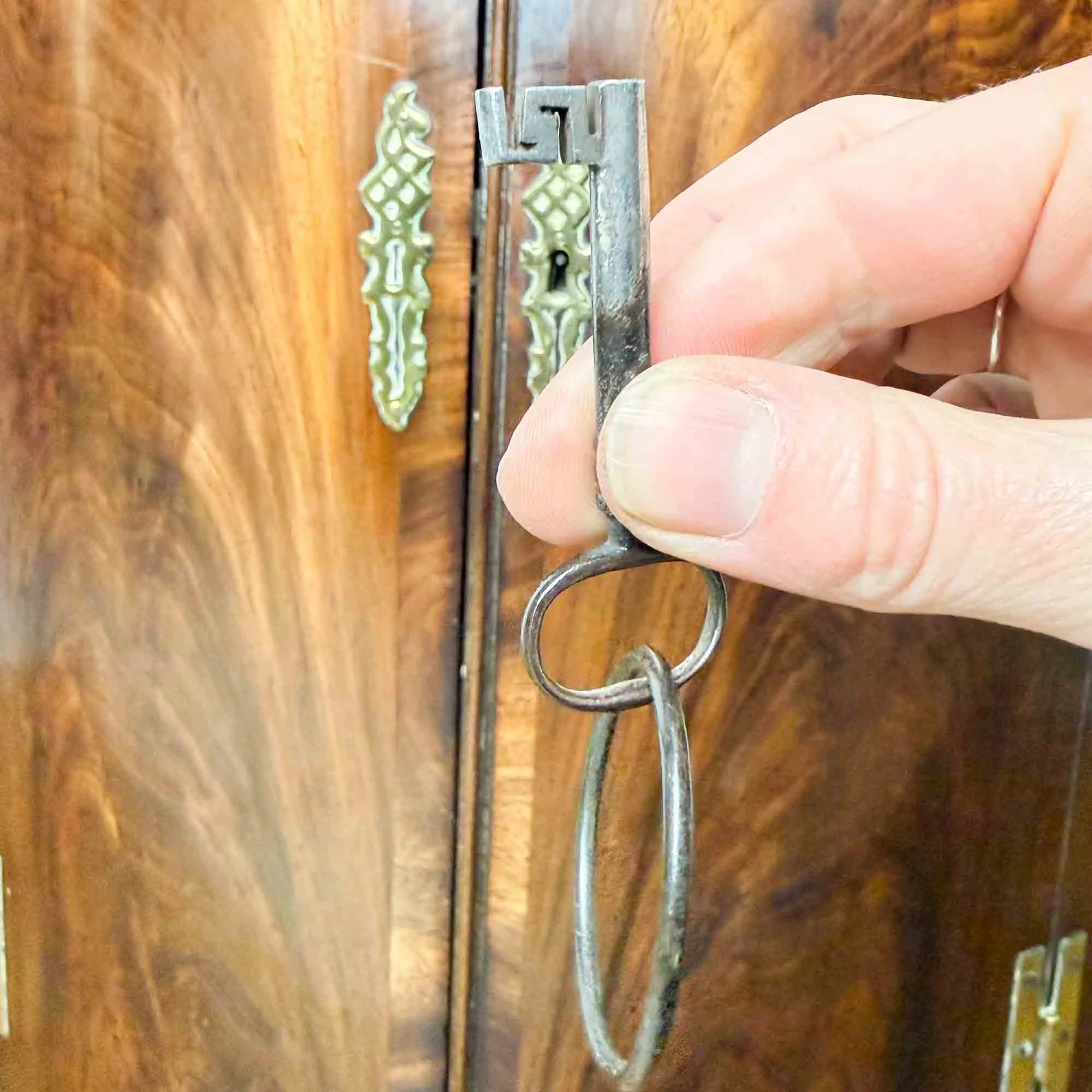 mahogany bow front corner cupboard-05.jpg