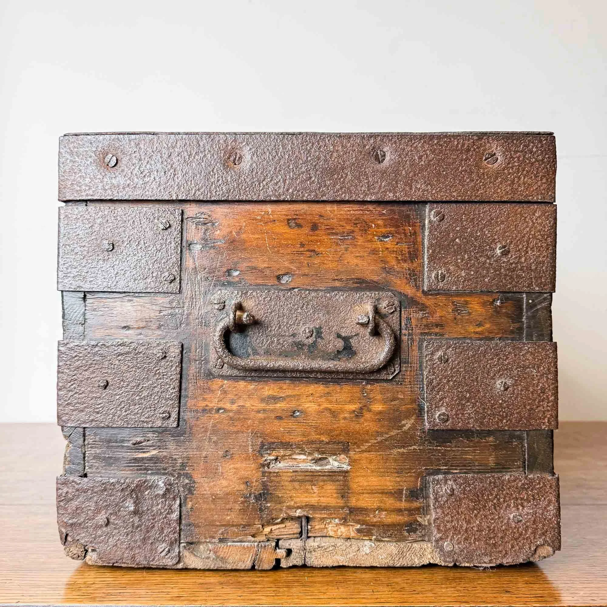 elm and pine strongbox-7.jpg