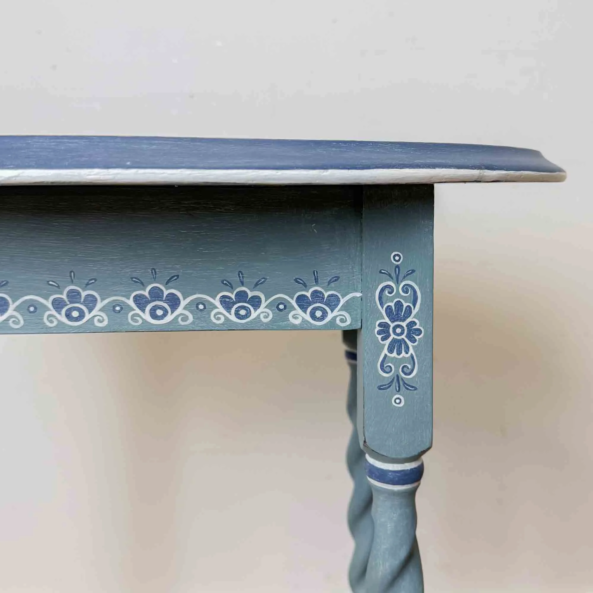 blue painted oval barley twist table-9.jpg
