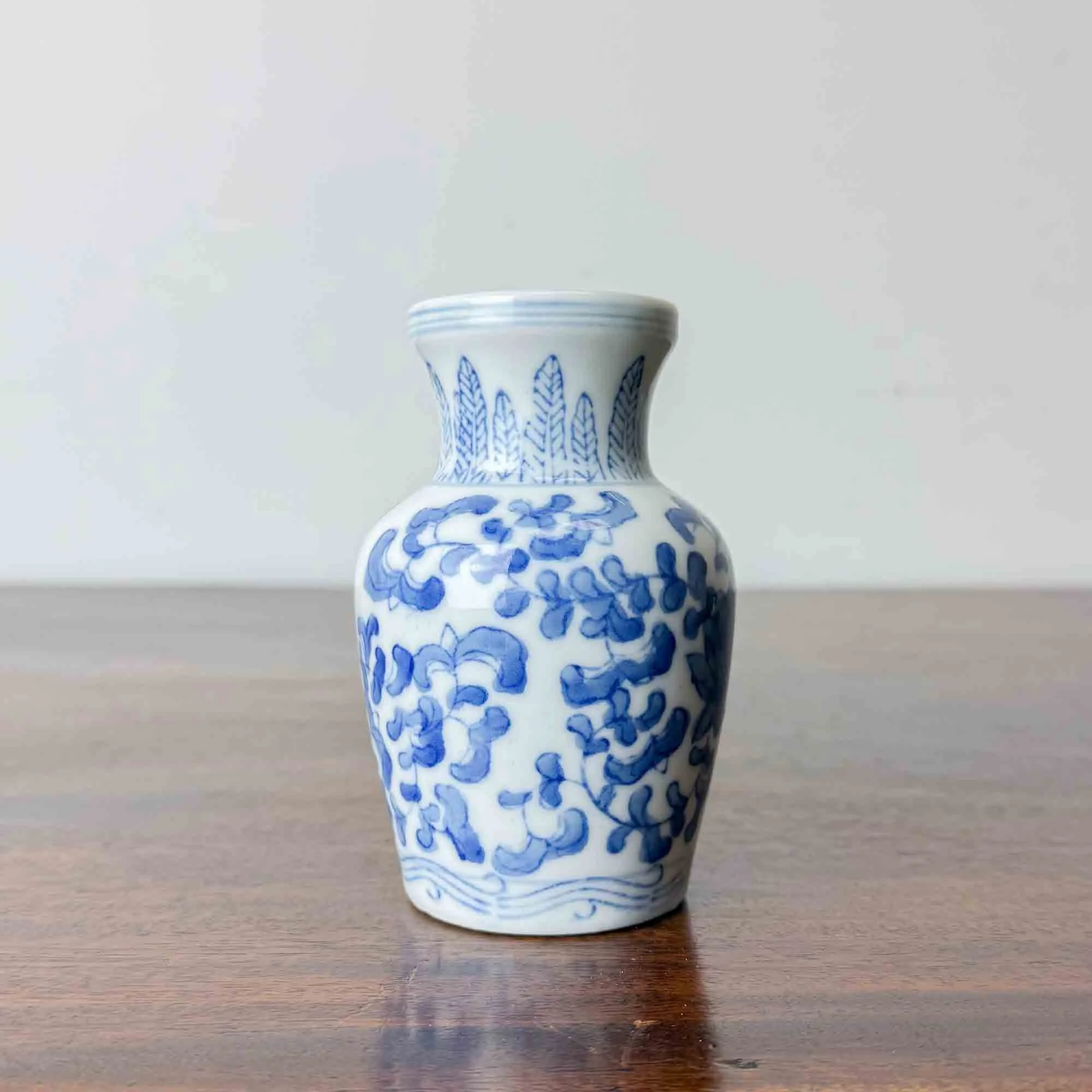 small blue and white vase-6.jpg