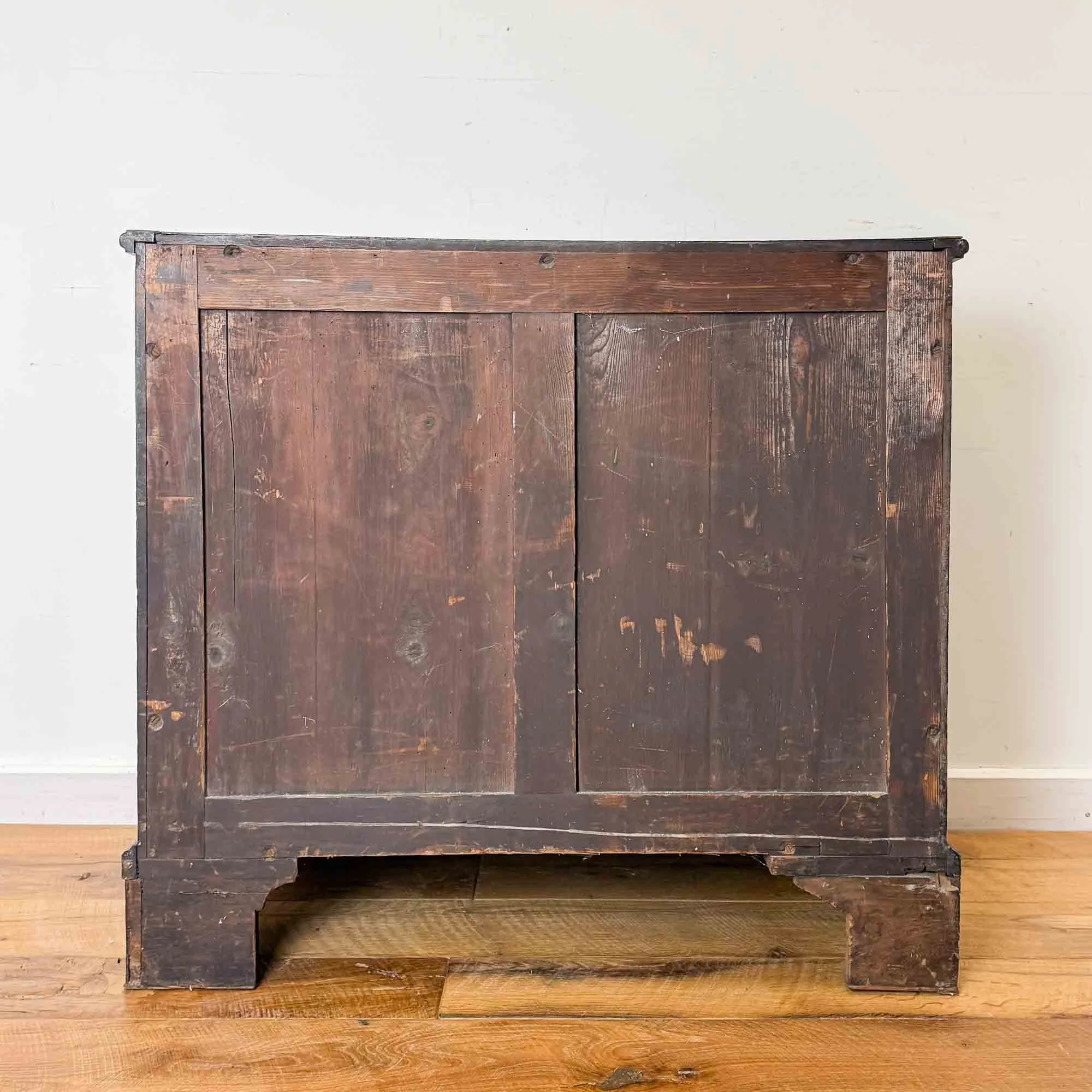 georgian mahogany bachelors chest of drawers.jpg