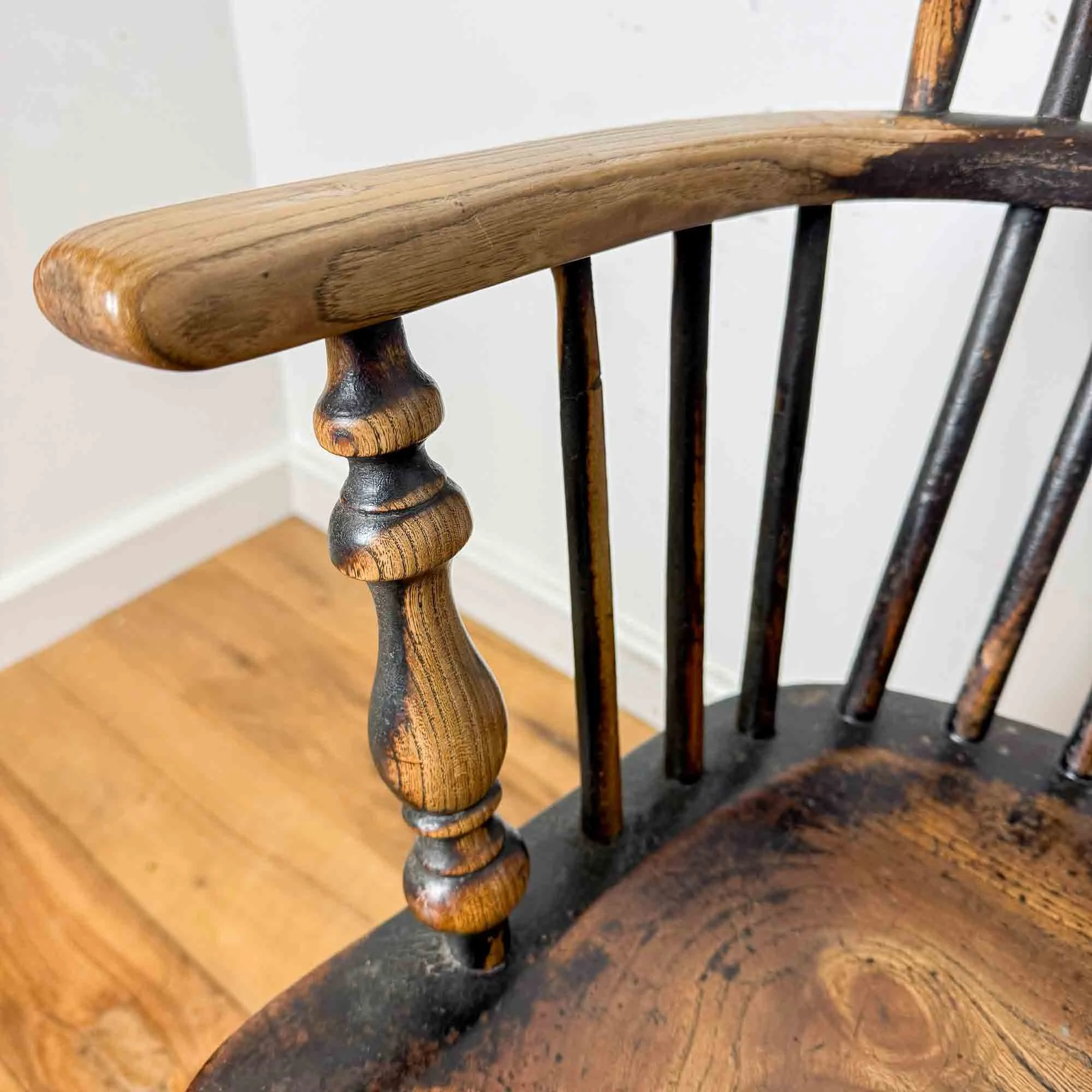 ash and elm windsor chair-07.jpg