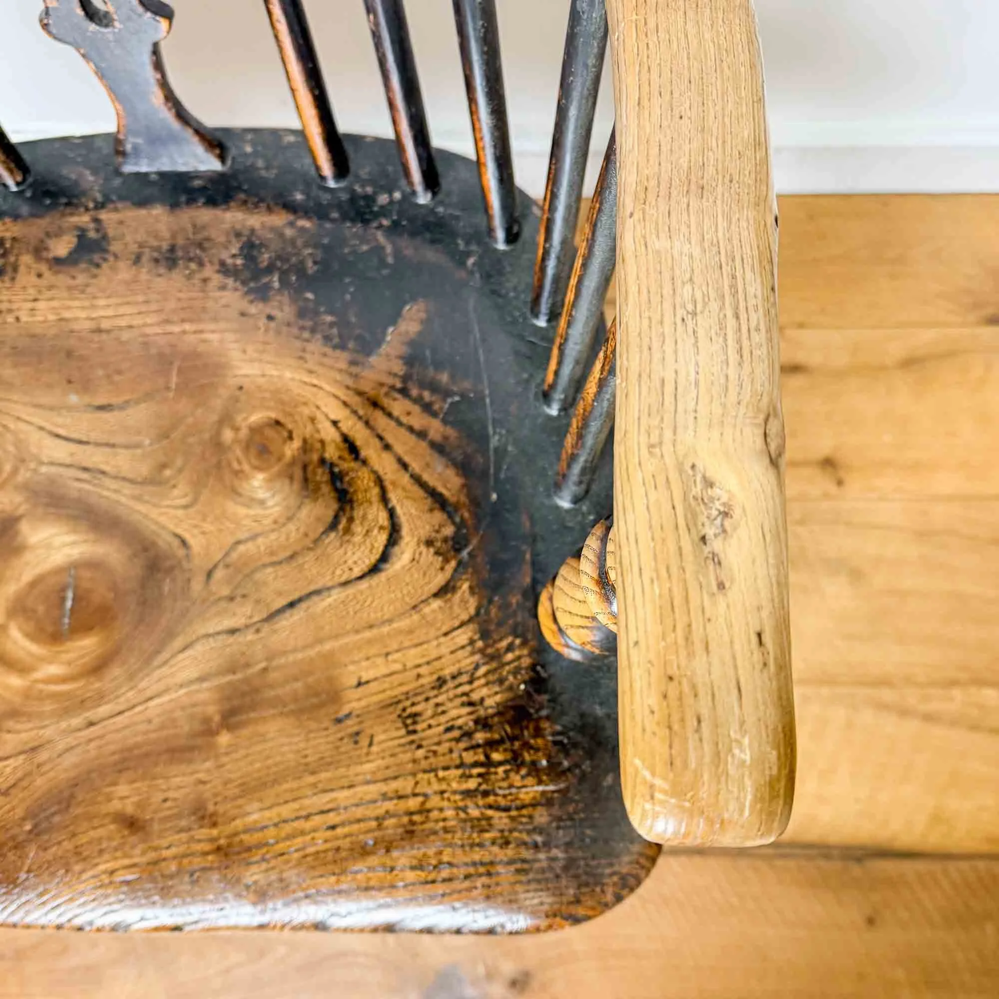 ash and elm windsor chair-02.jpg