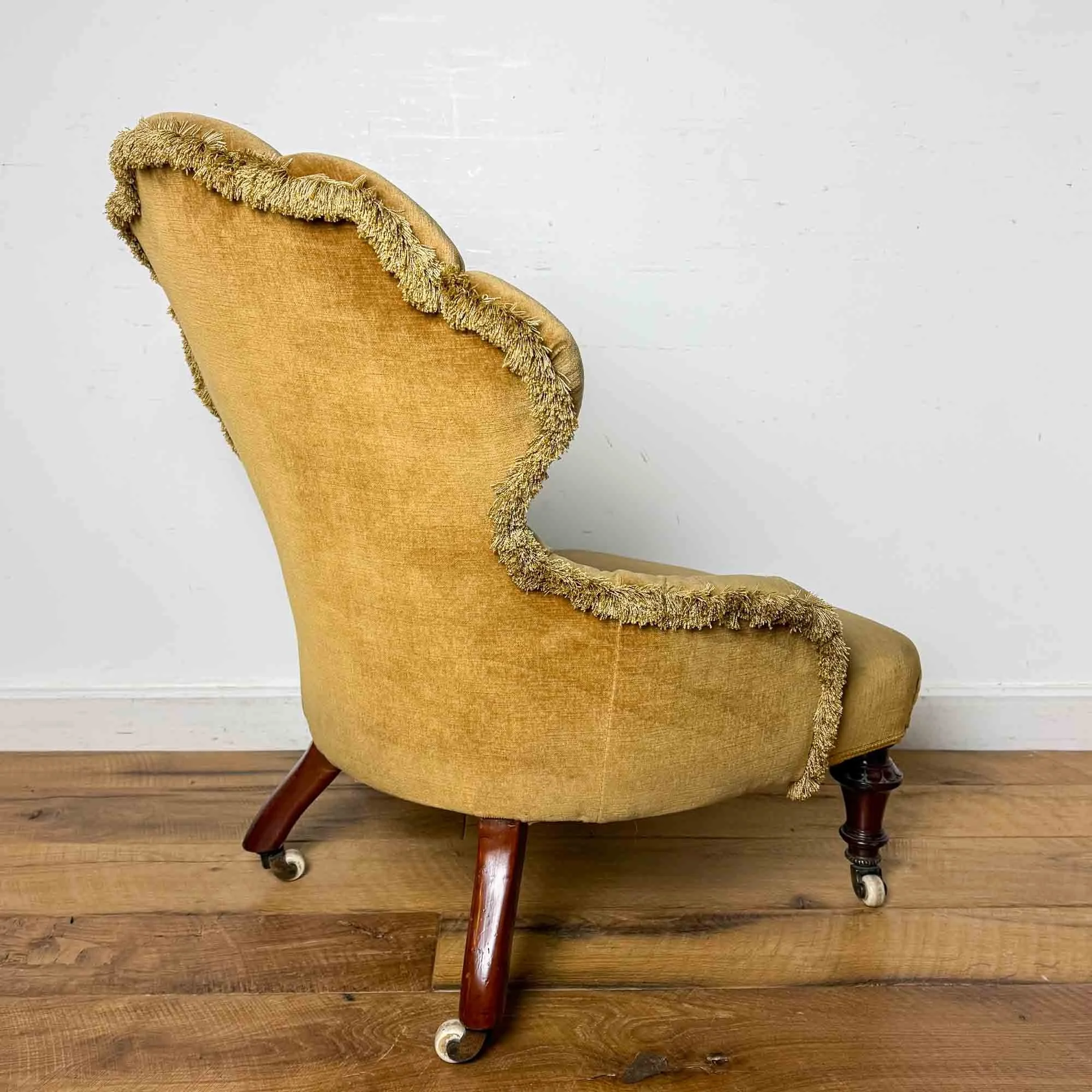 victorian scallop back armchair-06.jpg