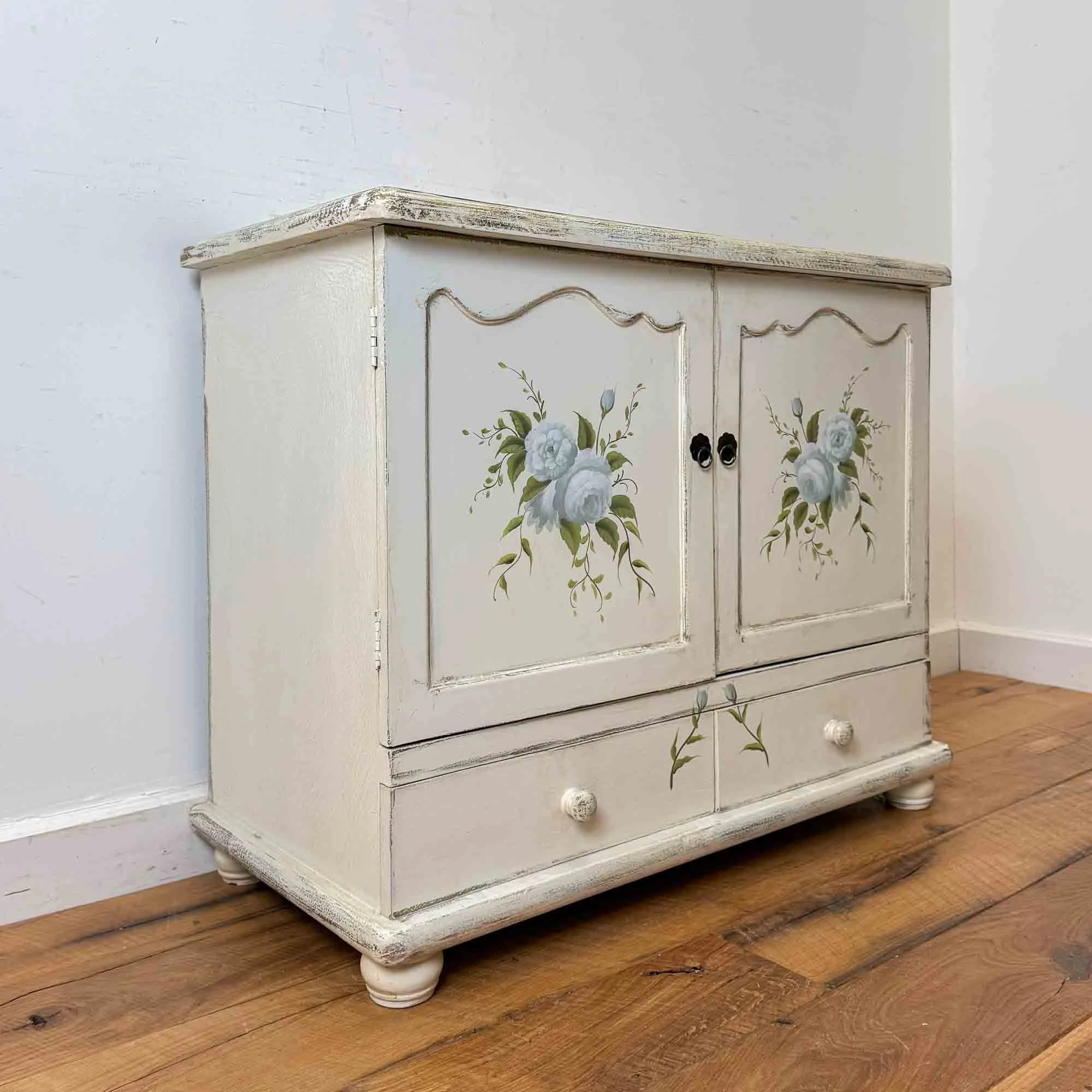 vintage floral painted cupboard-9.jpg