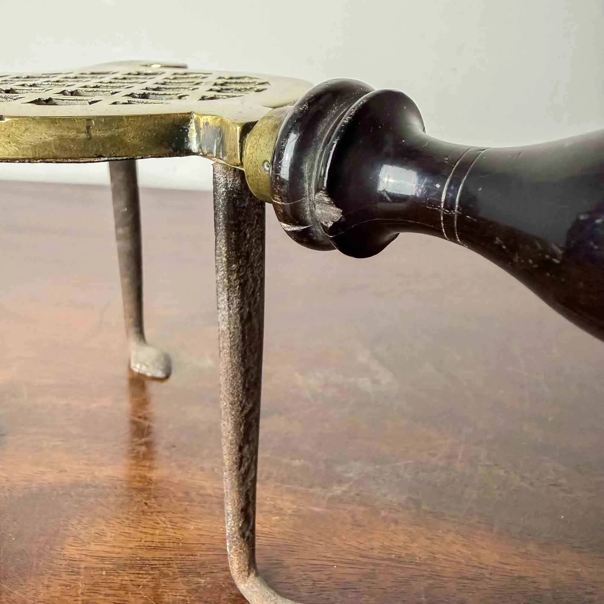 brass trivet-3.jpg