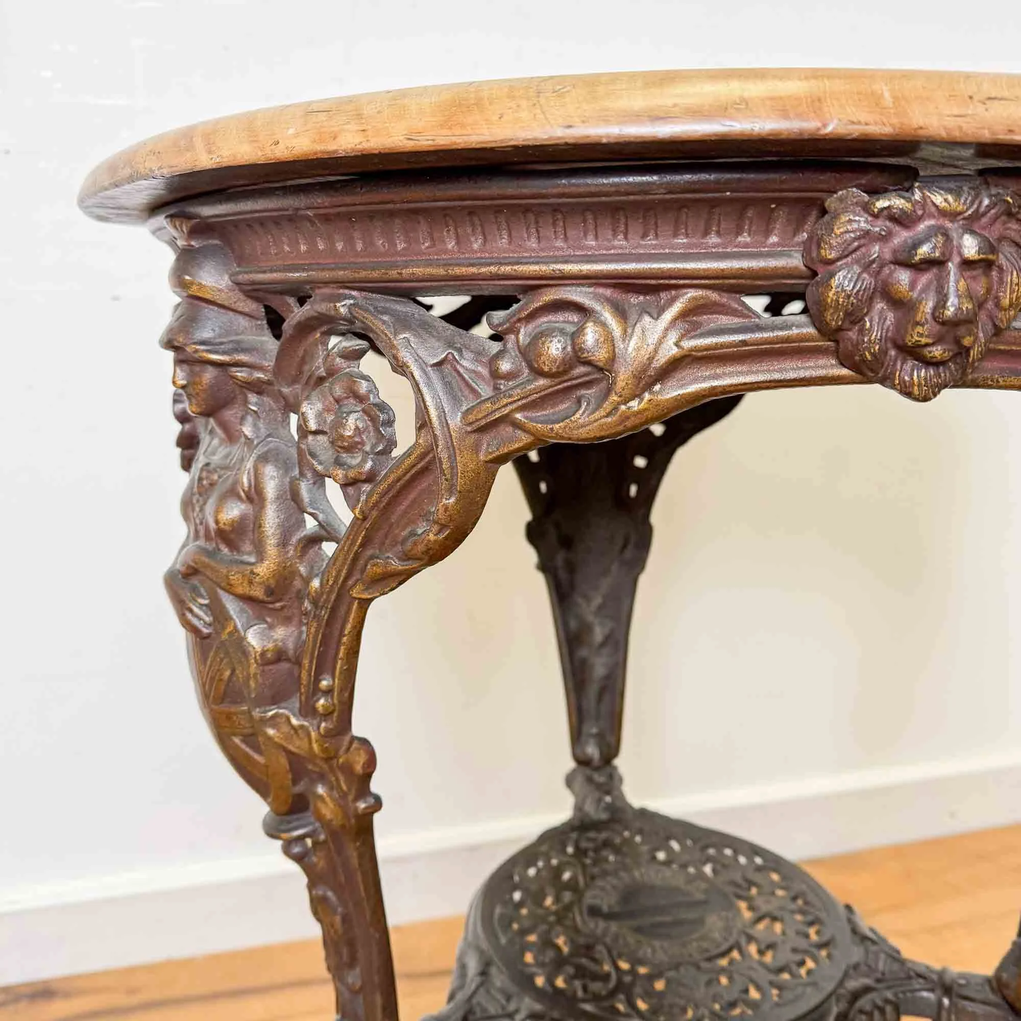 baxendale and co Britannia cast iron tavern table