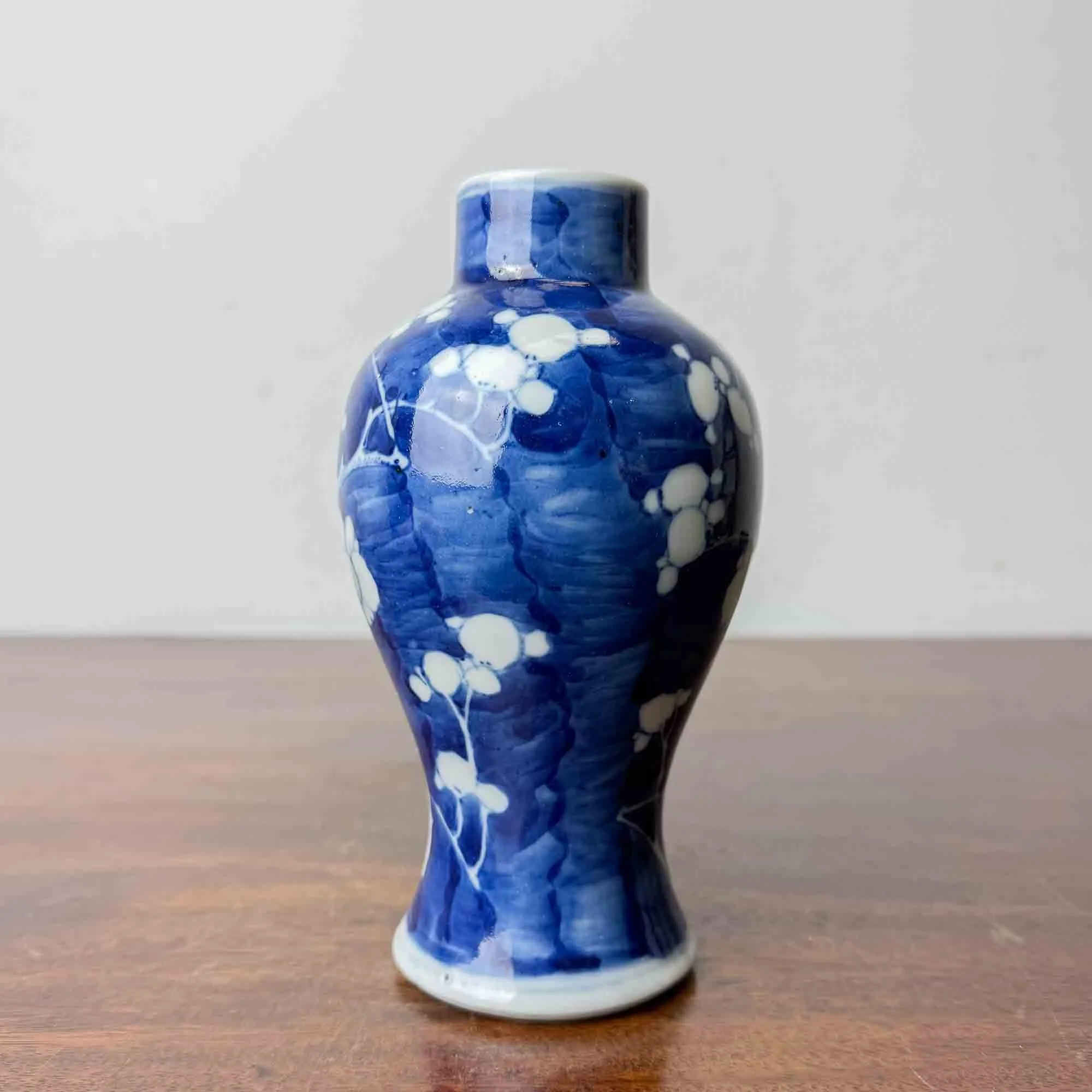 chinese blue and white cracked ice vase