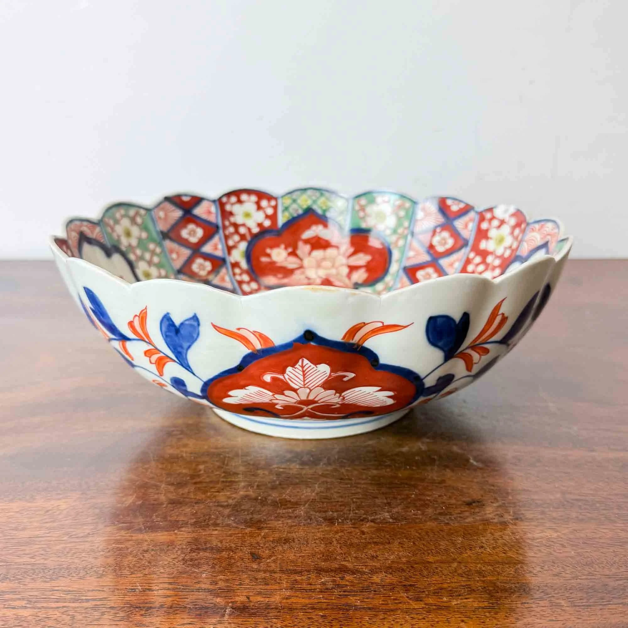Large Antique Japanese Imari Porcelain Scallop Edge Bowl