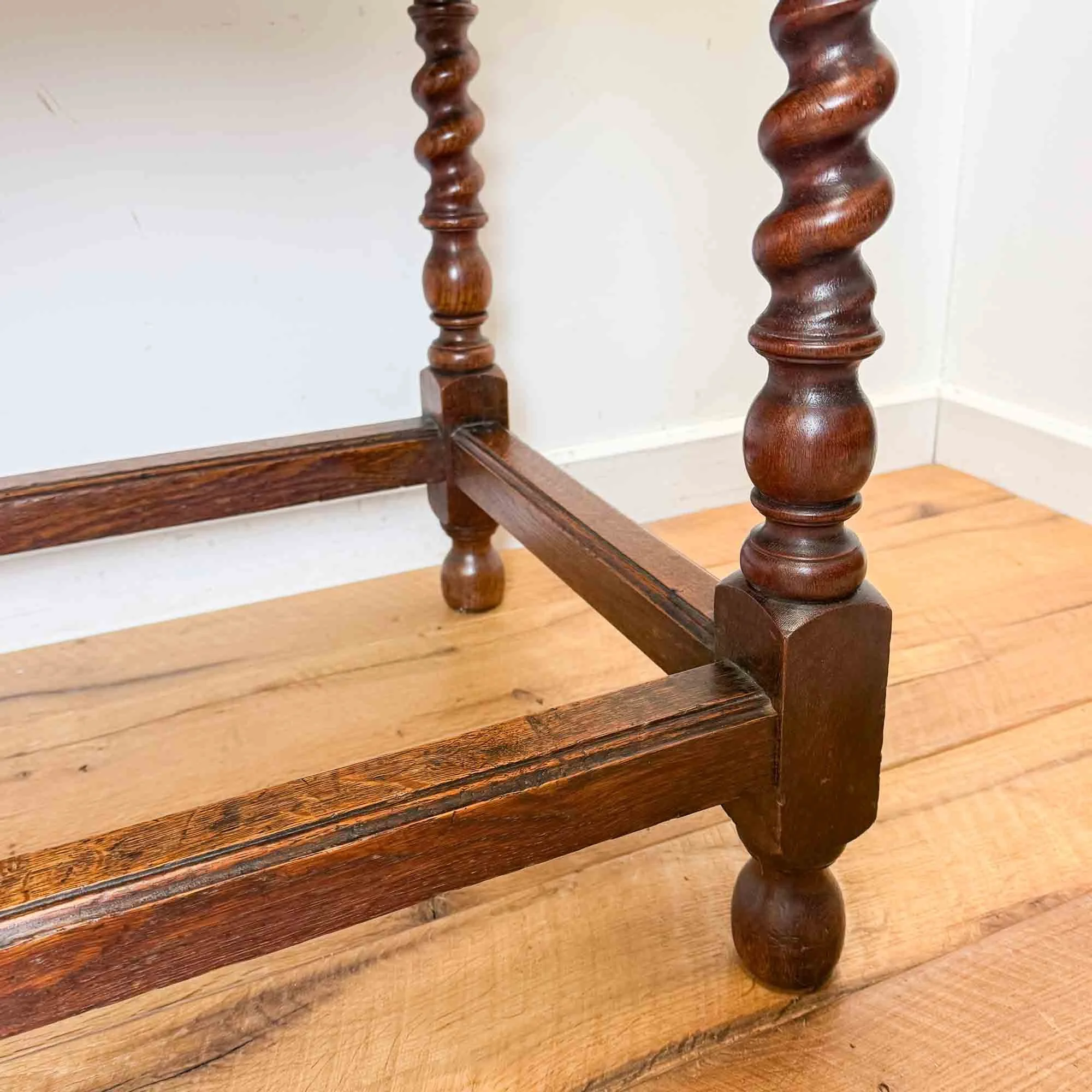 oak side table barley twist legs-3.jpg