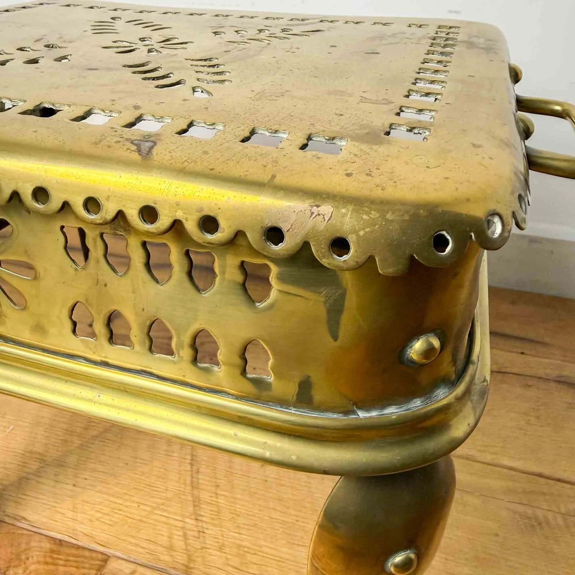 antique brass footman-01.jpg