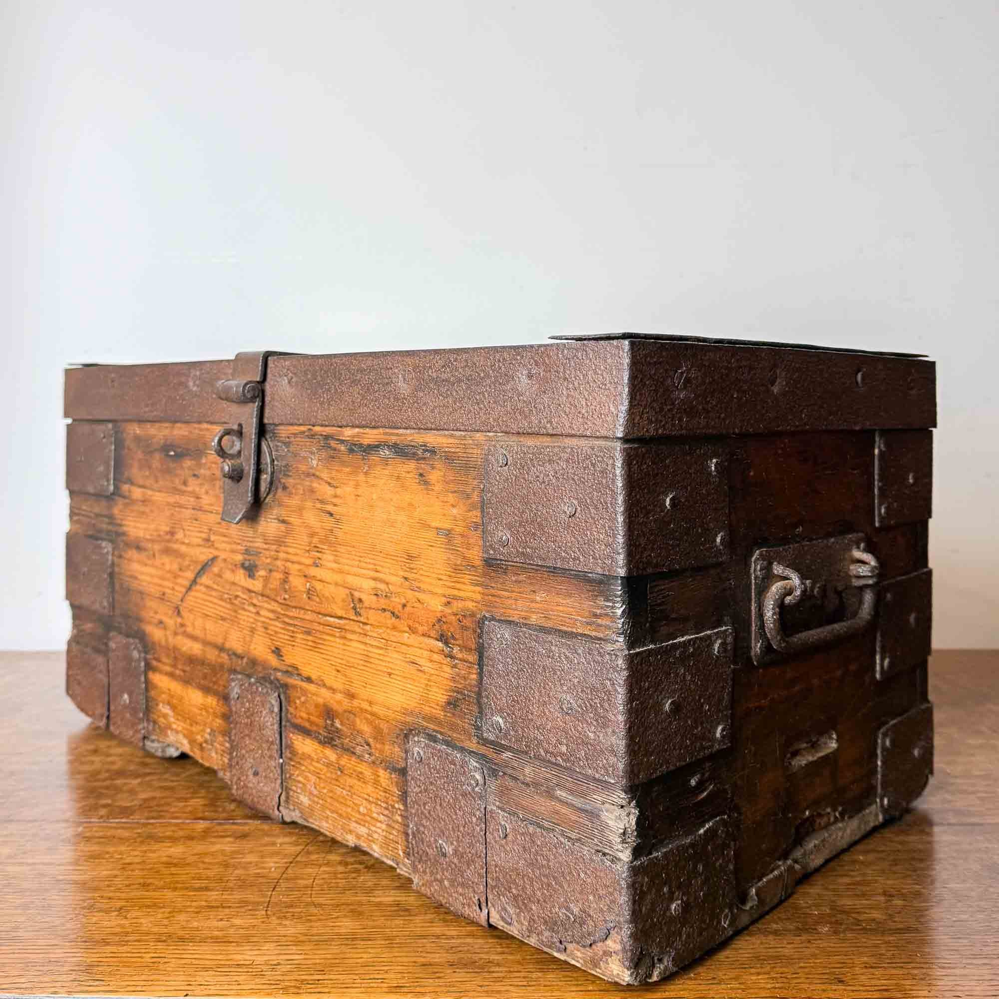 elm and pine strongbox-5.jpg