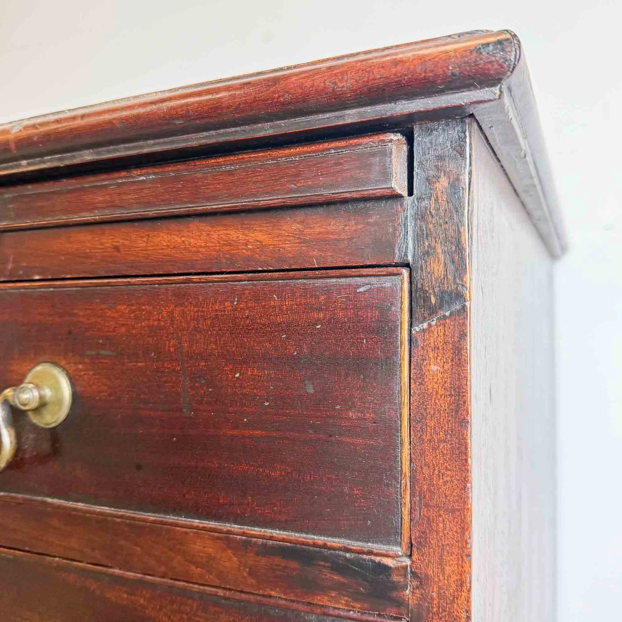 georgian mahogany bachelors chest of drawers-8.jpg