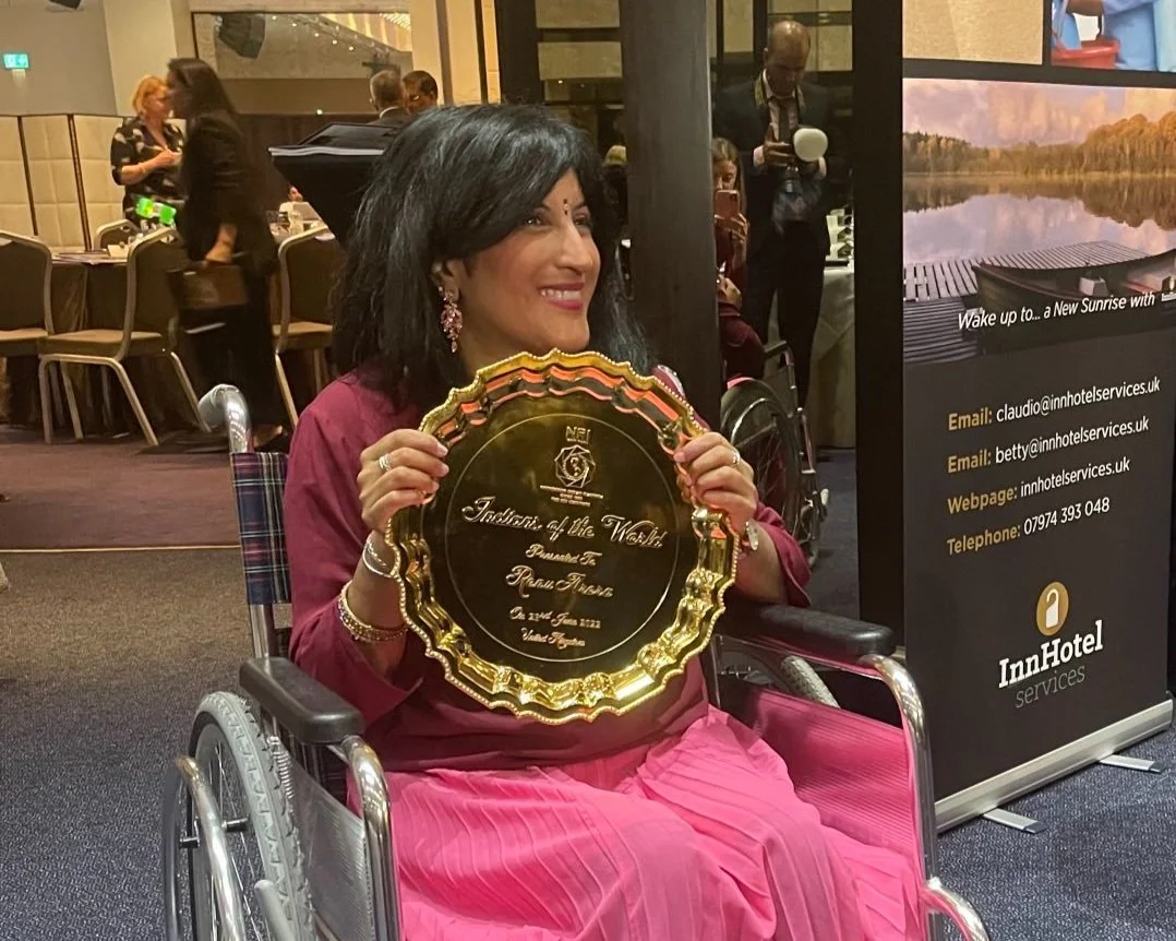 Renu Arora holding the NRI Institute Award