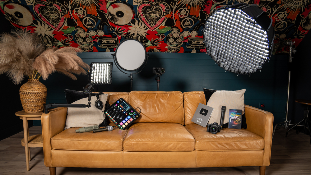 Home Podcast Studio Setup: Turn Any Room Into a Content Studio — PSS ...