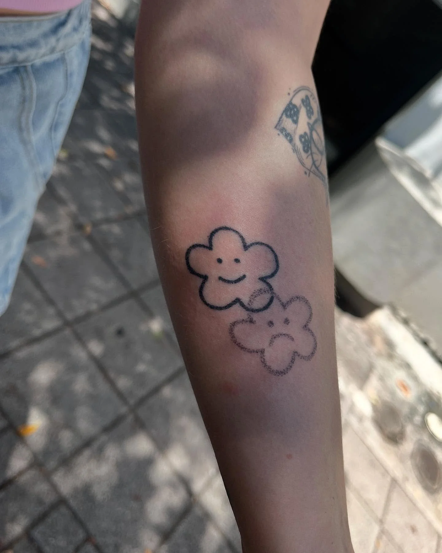 Tat&uacute; no.1164 de mi flash #handpoked en @la.lagrimita &iexcl;gracias por volver D! Vean al final su primer tatuaje a color hecho por mi ya curaito 🖤