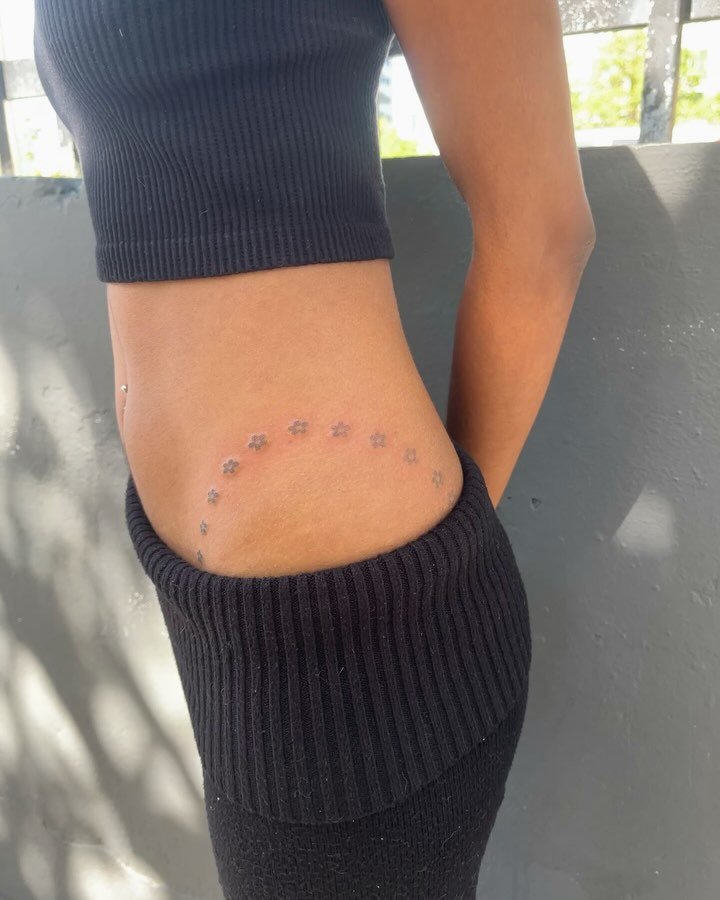 Tat&uacute; no.1179 para @amecedario 🖤🖤🖤 gracias gracias gracias me encantoooo 

✍🏼#handpoked en @la.lagrimita 🩸