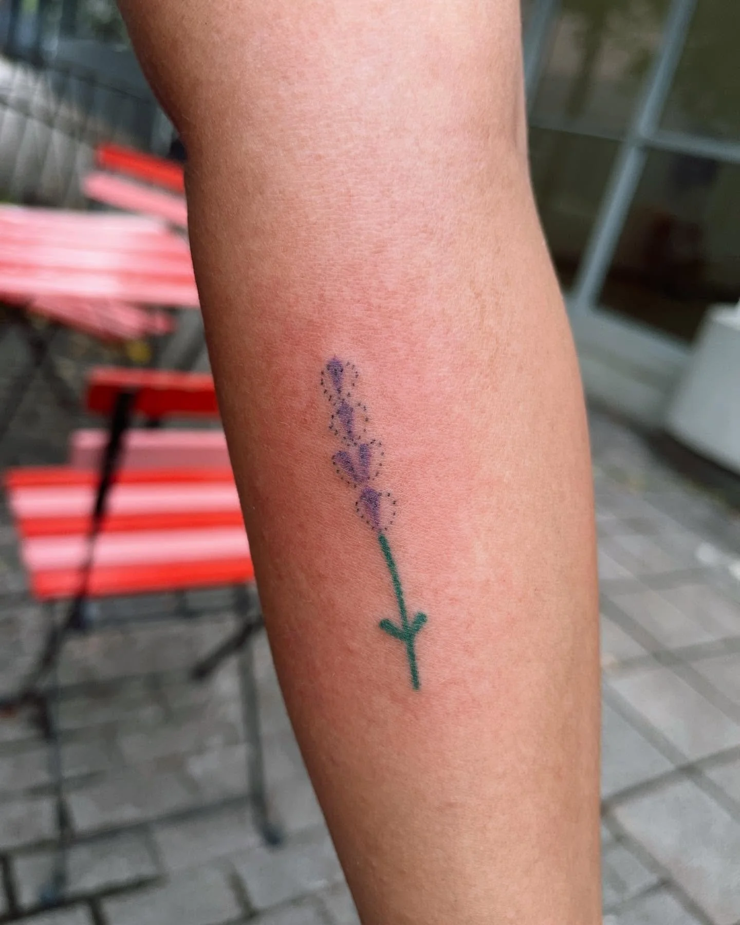 Tat&uacute; no.1166 lavandita de mi flash 💜

#handpoked con mucho amol en @la.lagrimita 🖤