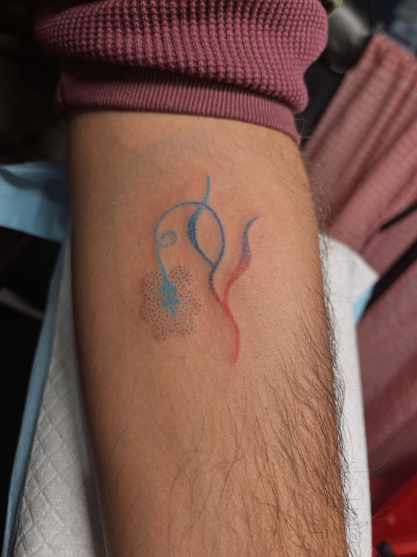 Tat&uacute; no.1199 dise&ntilde;ito especial y #handpoked para @omarbanuchi 🖤 gracias ☺️ 

❣️hecho en @la.lagrimita