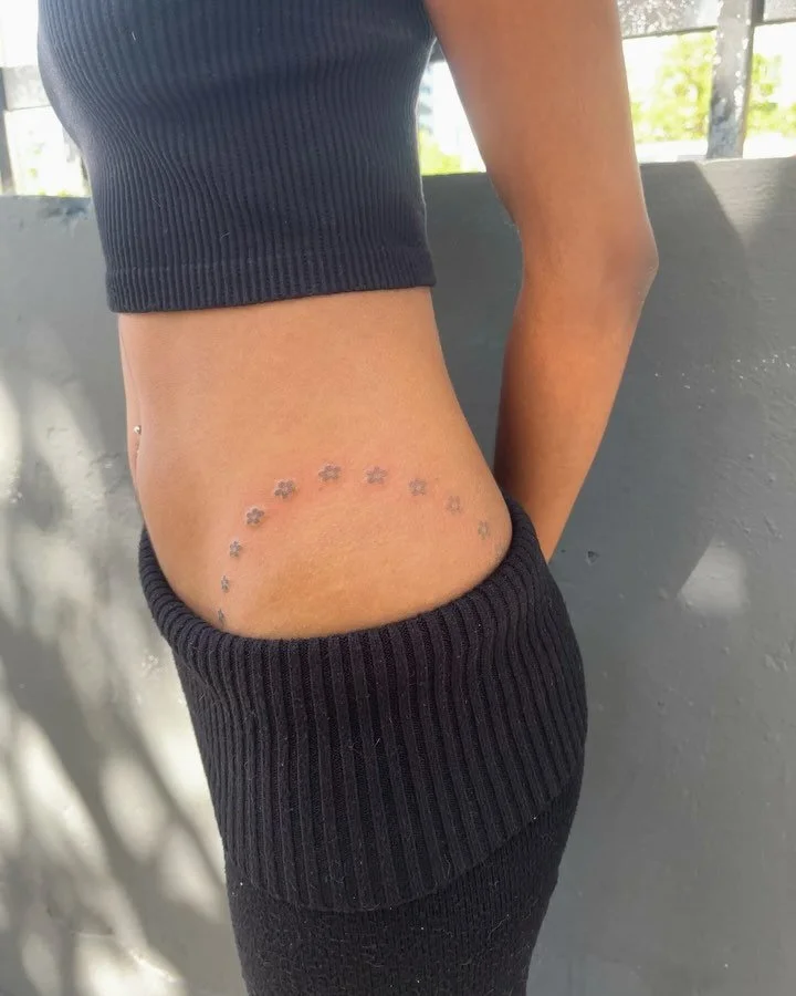 Tat&uacute; no.1179 para @amecedario 🖤🖤🖤 gracias gracias gracias me encantoooo 

✍🏼#handpoked en @la.lagrimita 🩸