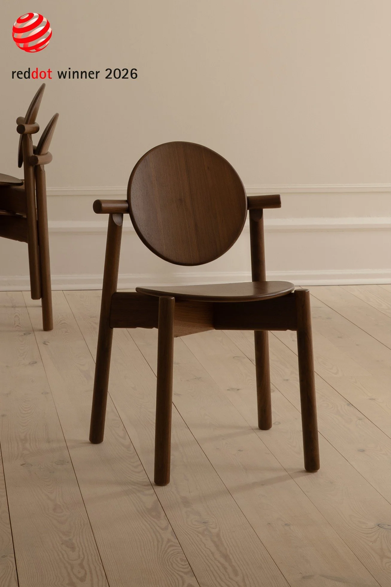 UMAGE_lifestyle_Heiko_dining chair_walnut_(2)_RD.jpg