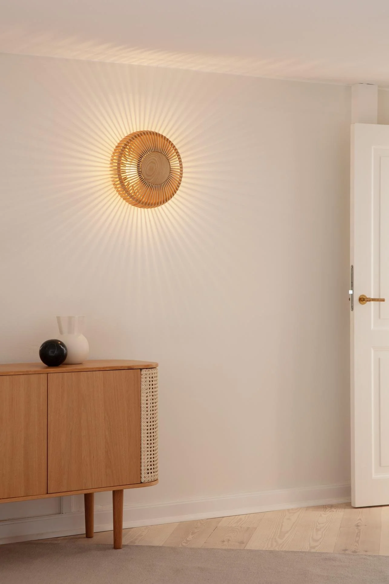 UMAGE_lifestyle_Clava Up Wood_medium_oak_(17).jpg