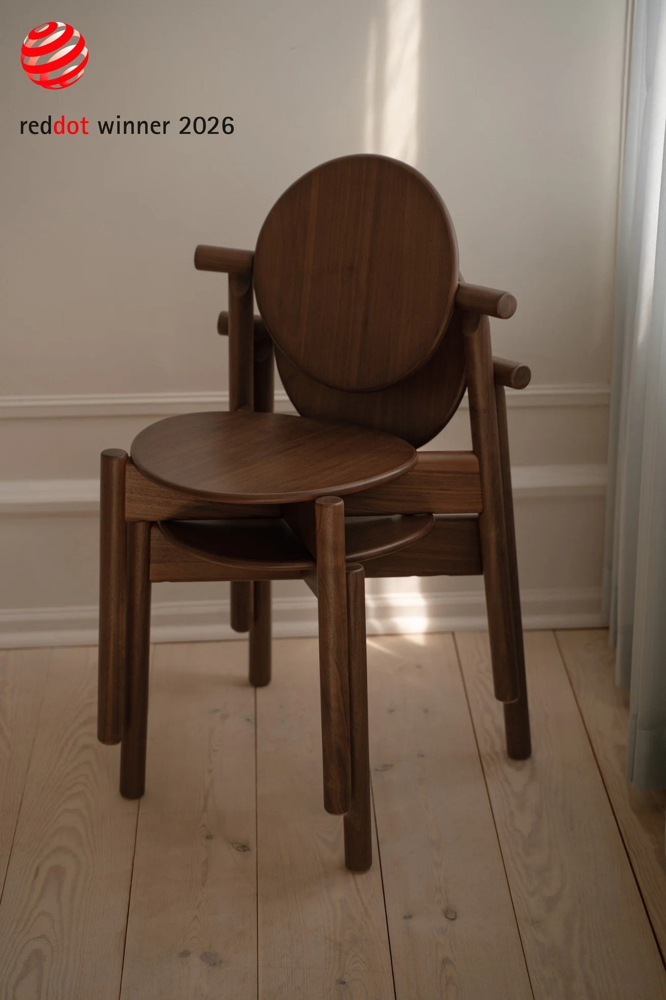 UMAGE_lifestyle_Heiko_dining chair_walnut_(5)_RD.jpg