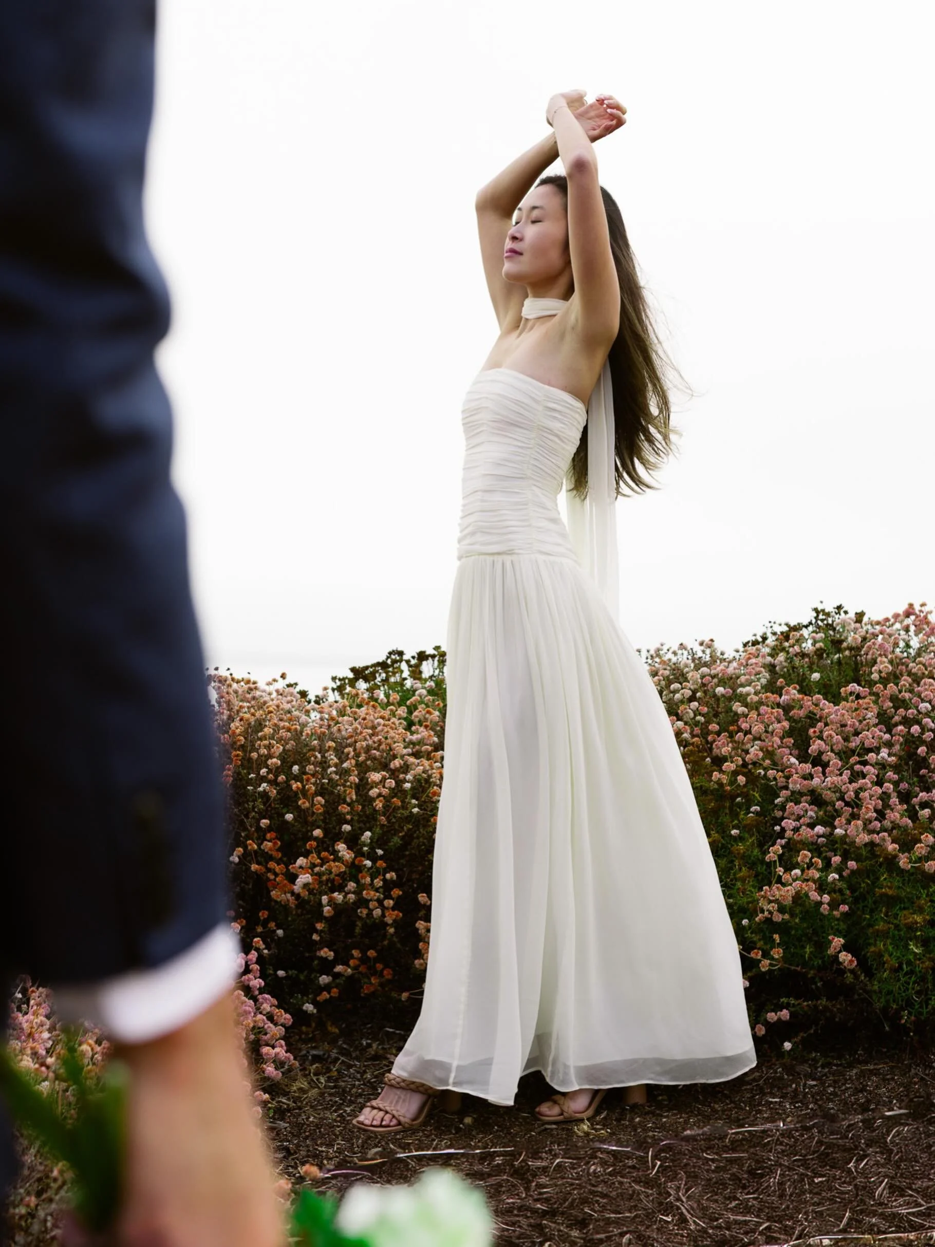 Editorial isn&rsquo;t accidental. It&rsquo;s a bride who trusts you, a hillside of full blooms, and a quiet moment of &ldquo;okay, give me your arms up, eyes closed, breathe.&rdquo;