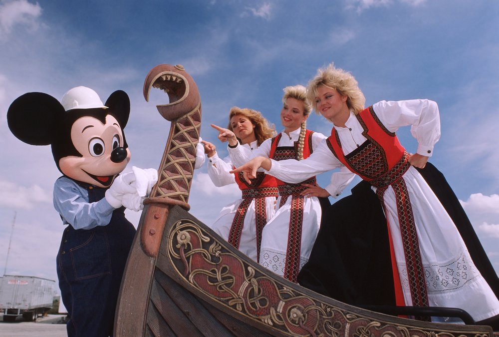  Mickey “helps” dust off one of the Maelstrom’s Viking longboats while three photogenic Norwegian cast members point out where Mickey missed.  