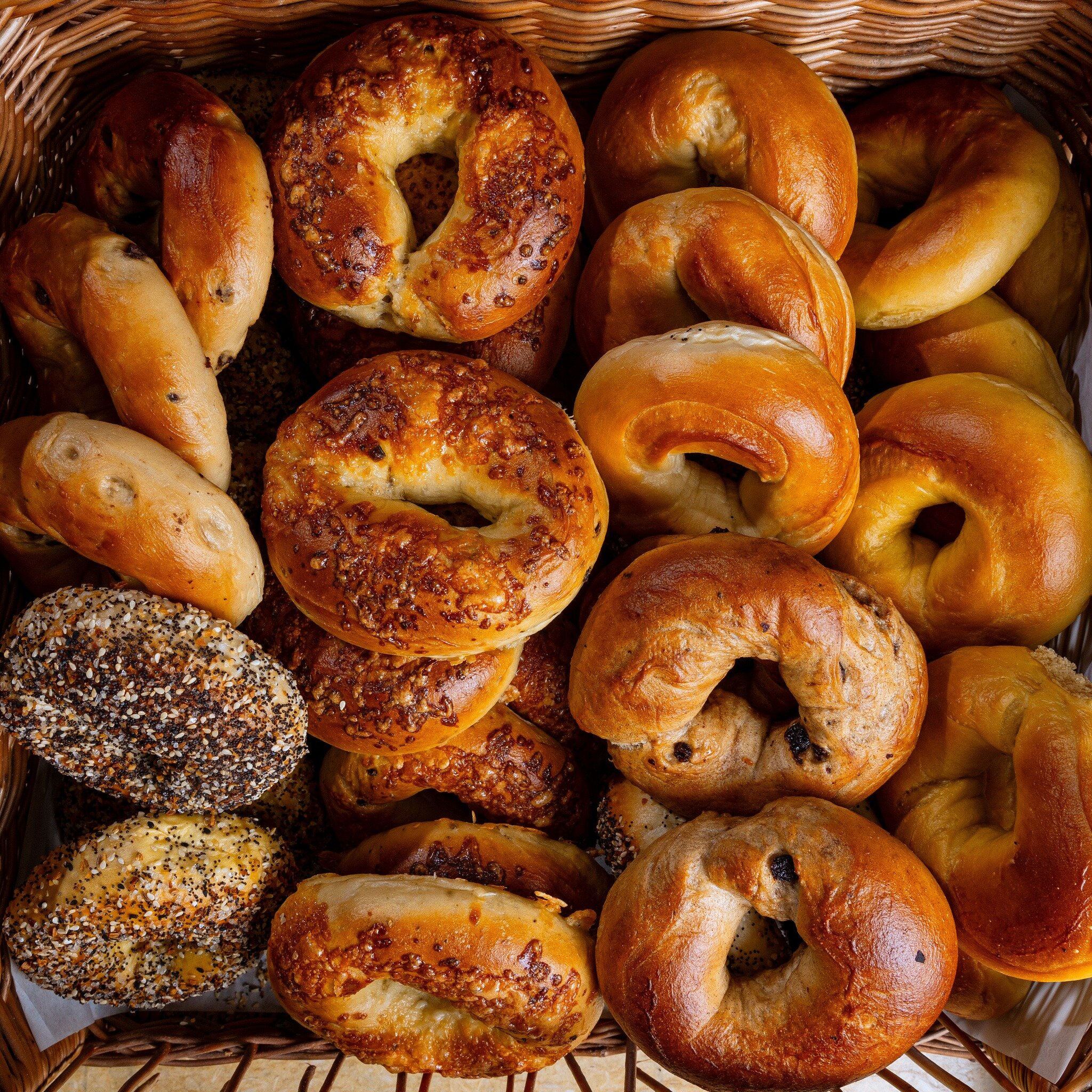 Ideal Morning Views: A basket of freshly baked bagels 😍

Have family in town? Hosting brunch? Just want to stock up for yourself? Stop by the bakery this weekend and bring home as many bagels as you&rsquo;d like! 🥯 We&rsquo;ll have them ready for y