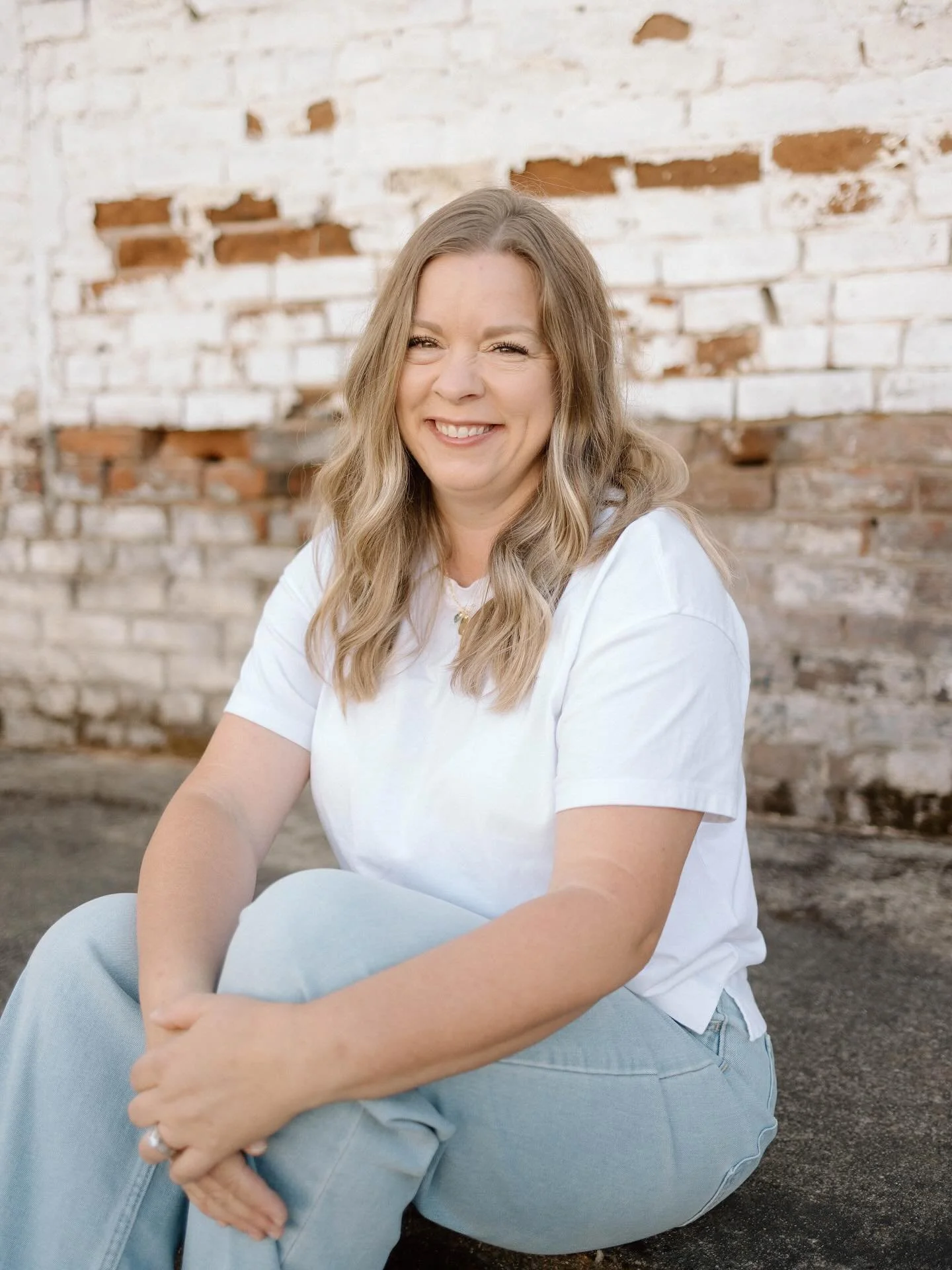 Meet the team (!!)

Meet Jen Guthrie

At Dwell I am in charge of HR and also do staging.

Diet Coke is my favorite drink! 😜

Go to restaurant and order is, I always choose sushi! 

I have 3 teen daughters. I am obsessed with working in my yard and g