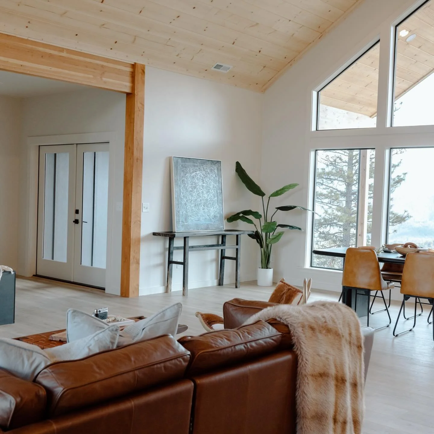 Empty rooms can feel clean and full of potential &mdash; but for most buyers, they actually create uncertainty.

Without furniture, it&rsquo;s hard to understand:
&bull; how large the room truly is
&bull; where key pieces should go
&bull; how the spa