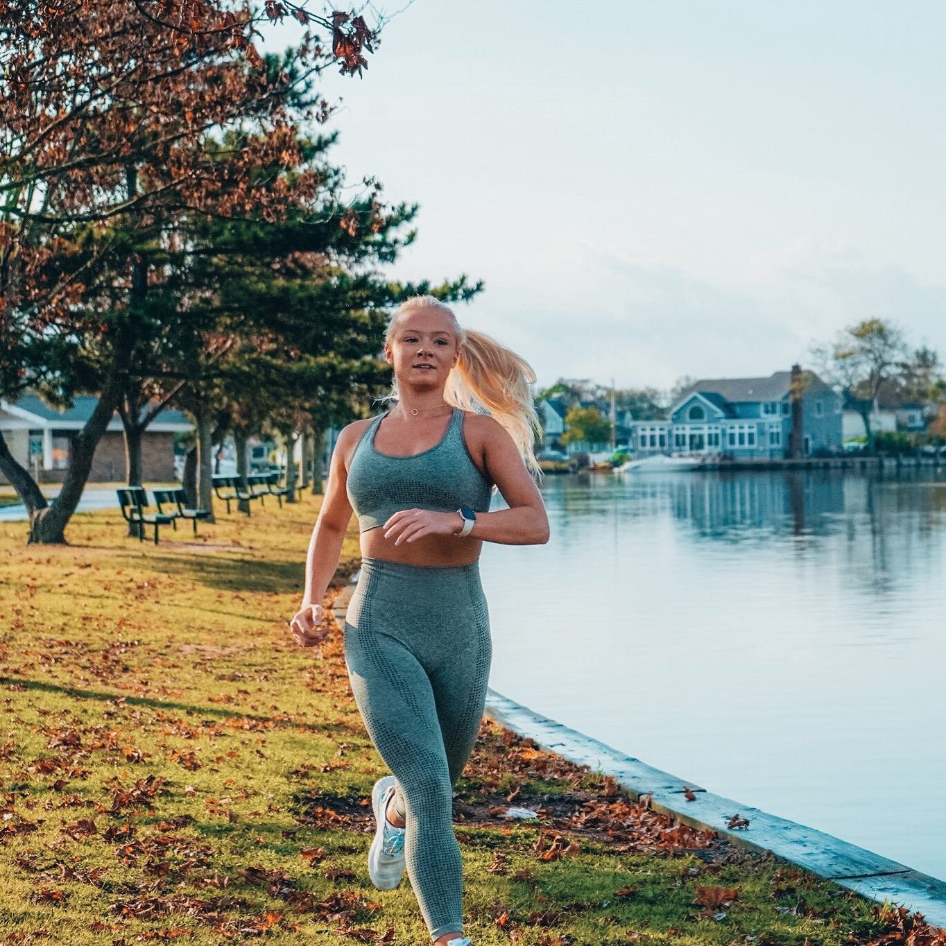 Let's talk about running 🏃🏼&zwj;♀️ 

Fun fact: I used to hate it! I was the kid in middle school who was in last place for the mile test. I dreaded the thought of going for a long-distance run and viewed it as the most boring form of cardio. I carr