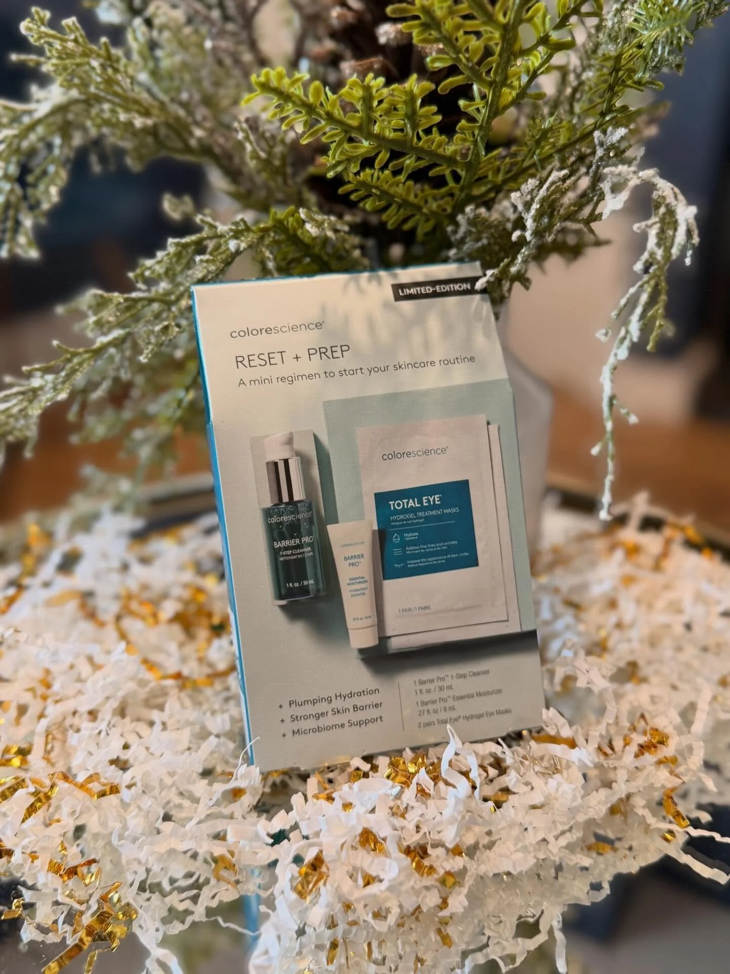 ✨ Reset. Prep. Glow. ✨

Our Reset &amp; Prep Kit from Colorescience is the perfect way to keep your skin calm, hydrated, and glowing all season long!

Includes:
🎄Barrier Pro Cleanser
🎄Barrier Pro Essential Moisturizer
🎄(2) Total Eye Hydrogel Masks