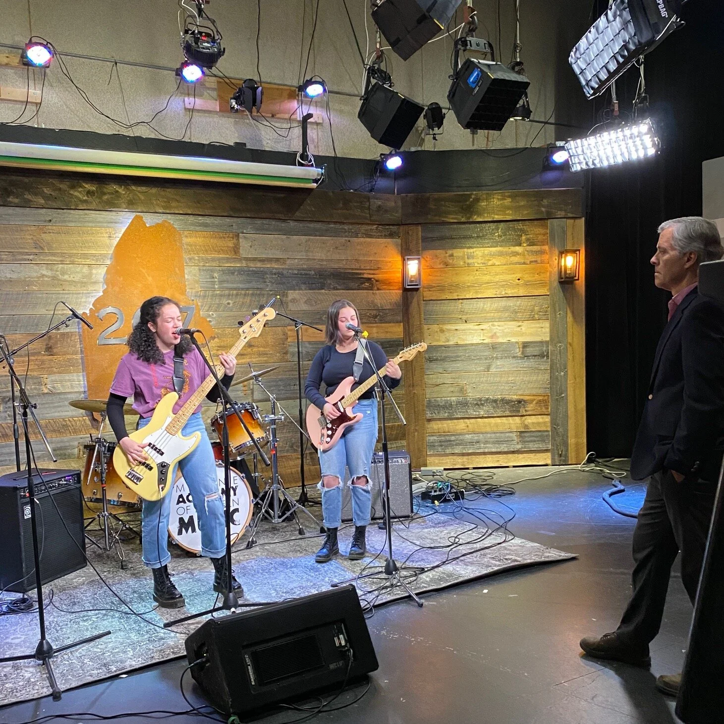 NBC "207" Performance