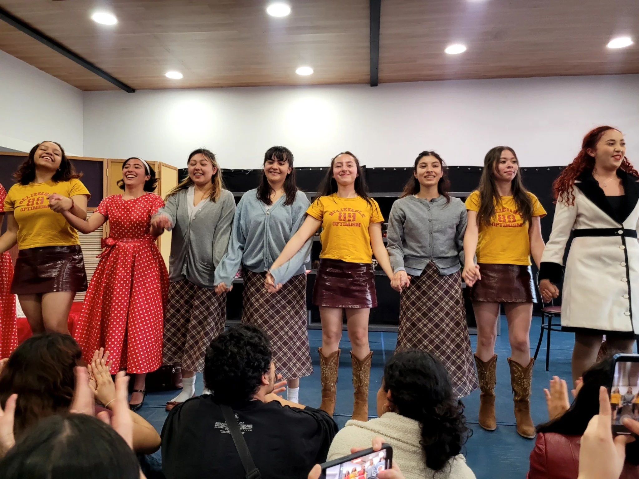 Como parte de su examen en la materia Construcci&oacute;n de la ficci&oacute;n realista, los estudiantes del grupo 3B presentaron escenas de Cr&iacute;menes del coraz&oacute;n, bajo la gu&iacute;a de la docente Guadalupe Dami&aacute;n y Alejandro Rum