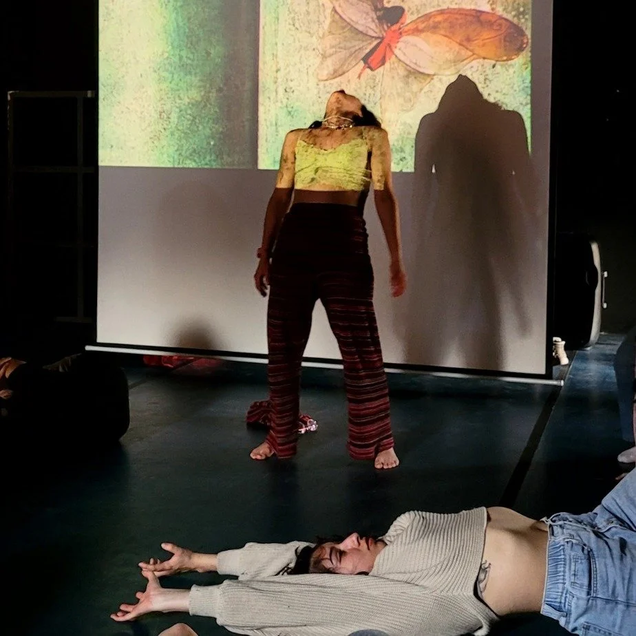 As&iacute; vivimos esta sesi&oacute;n de EmocionARTE: un espacio creado para acompa&ntilde;ar la formaci&oacute;n art&iacute;stica desde el bienestar emocional.💙
A partir del cuento &ldquo;El abrigo de Pupa&rdquo;, de Elena Ferr&aacute;ndiz, explora