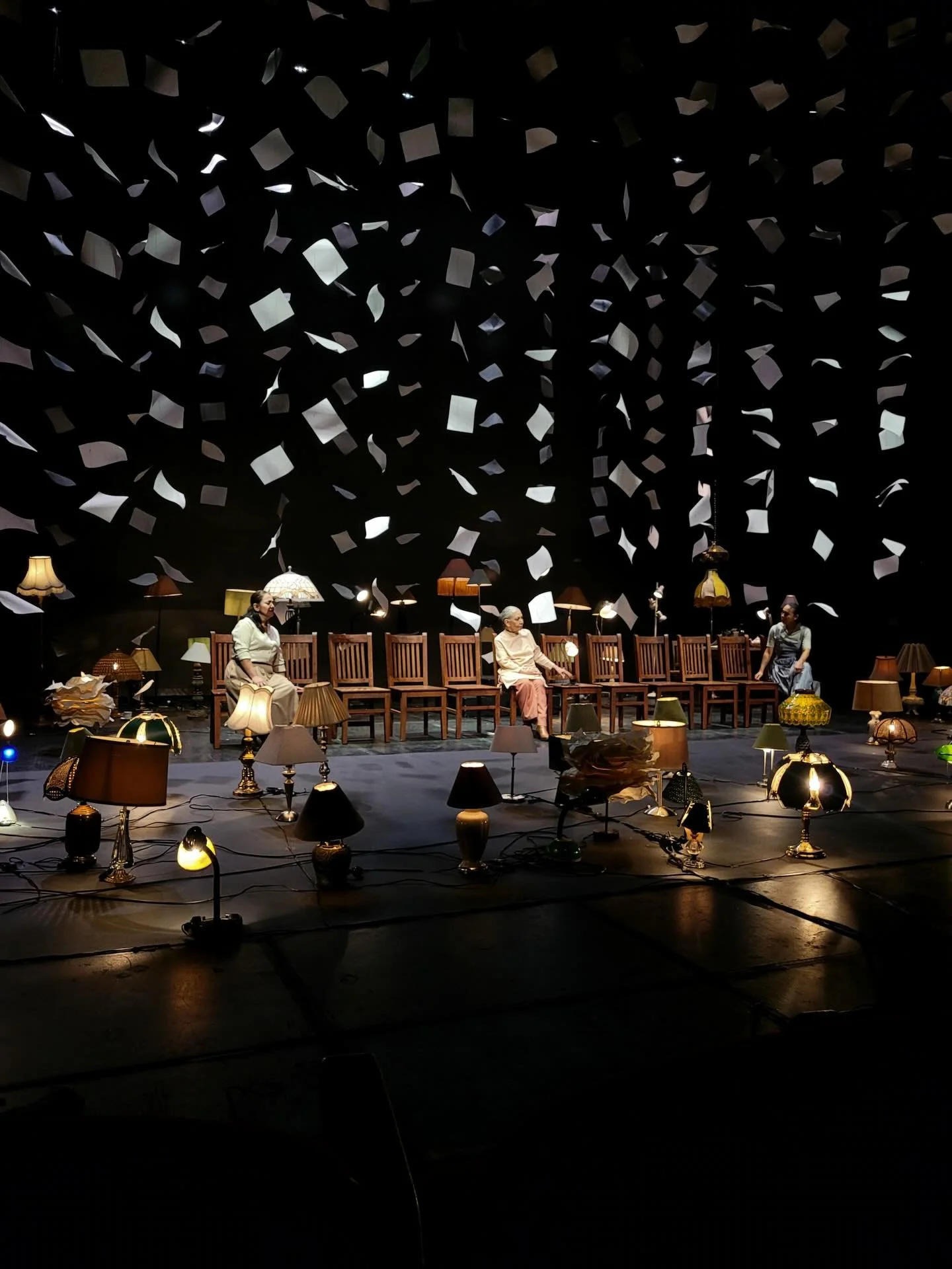 As&iacute; se vivi&oacute; la &uacute;ltima funci&oacute;n de Prendida de las l&aacute;mparas, una puesta en escena entra&ntilde;able sobre la vida y obra de Rosario Castellanos.

Con la presencia de Luisa Huertas, maestra fundadora de CasAzul, y la 