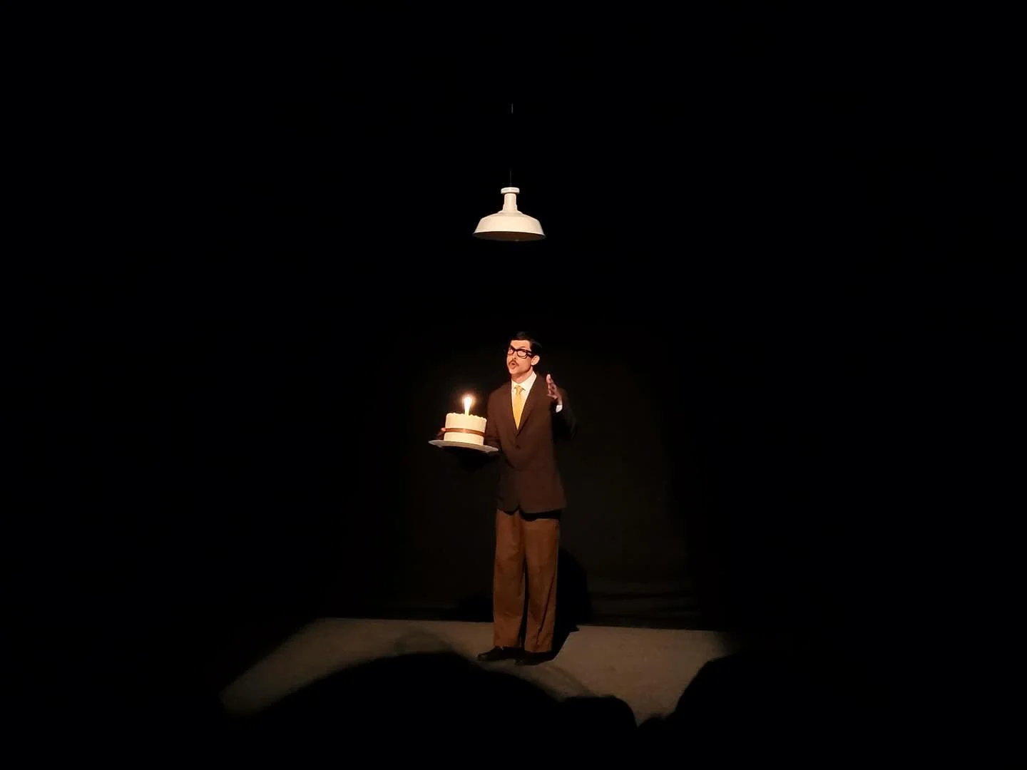 Una celebraci&oacute;n que se transforma en algo inesperado... 
As&iacute; se vive Feliz cumplea&ntilde;os, Joseph K., una puesta en escena que nos lleva entre lo &iacute;ntimo, lo absurdo y lo profundamente humano.
📍Teatro La Capilla
📆Del 8 de mar