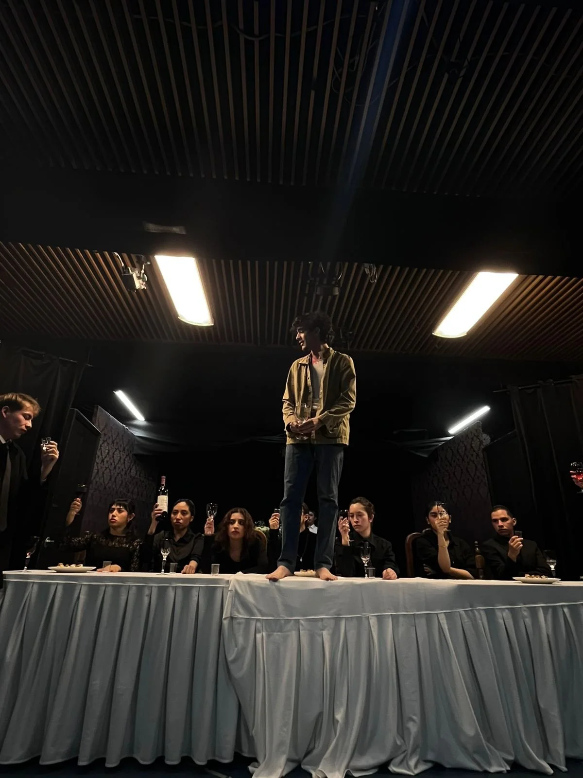 Entre cl&aacute;sicos teatrales, la tensi&oacute;n dram&aacute;tica y la presencia actoral, el grupo 3A present&oacute; su examen parcial a trav&eacute;s de exposiciones perform&aacute;ticas de &ldquo;La Gaviota&rdquo;, &ldquo;Se&ntilde;orita Julia&r