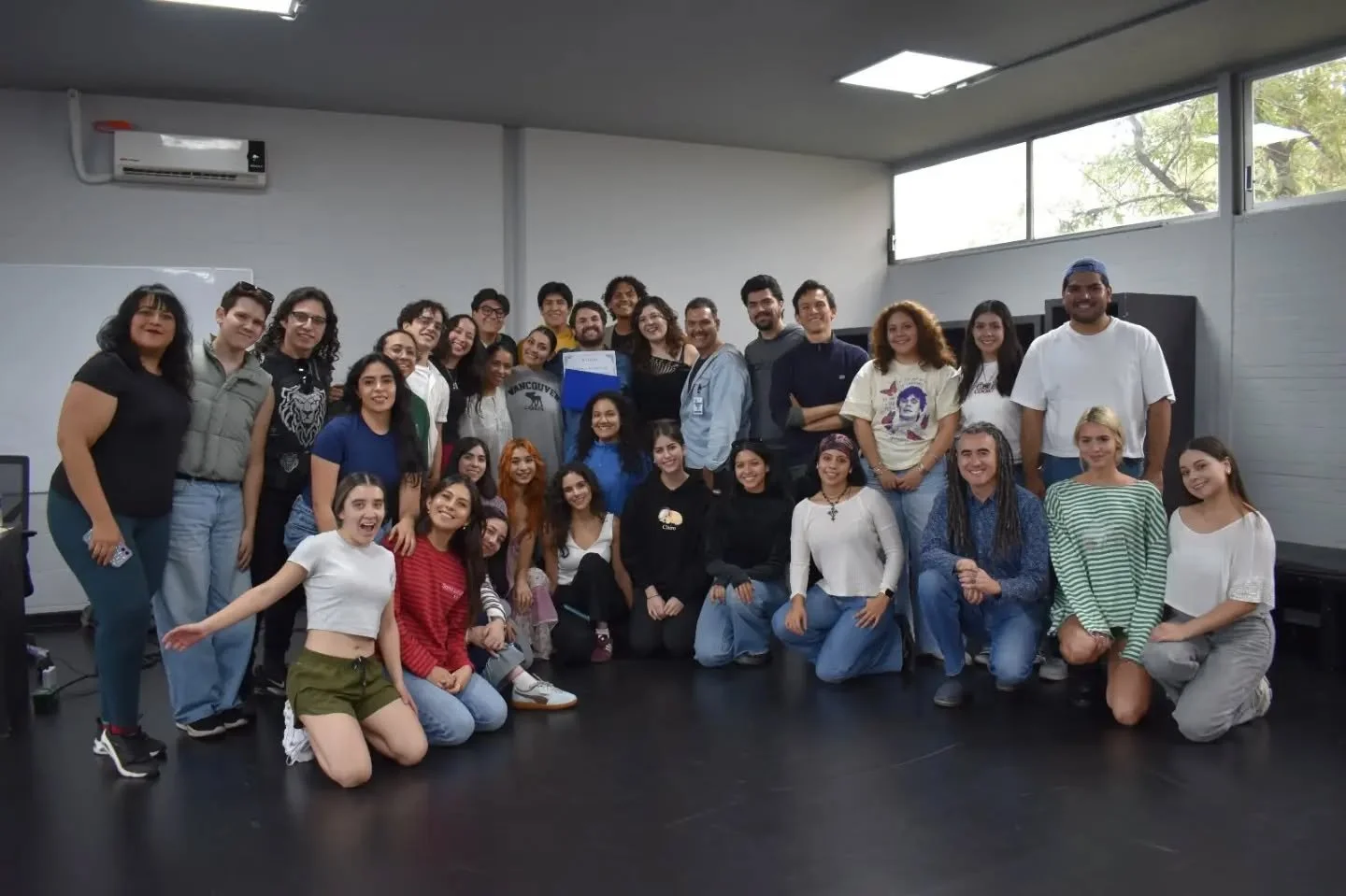 As&iacute; se vivi&oacute; la masterclass con @patriciosol , director de casting de Reza Casting en CasAzul.
El pasado martes 13, nuestras y nuestros egresados y estudiantes participaron en esta sesi&oacute;n para conocer las claves del casting y pro