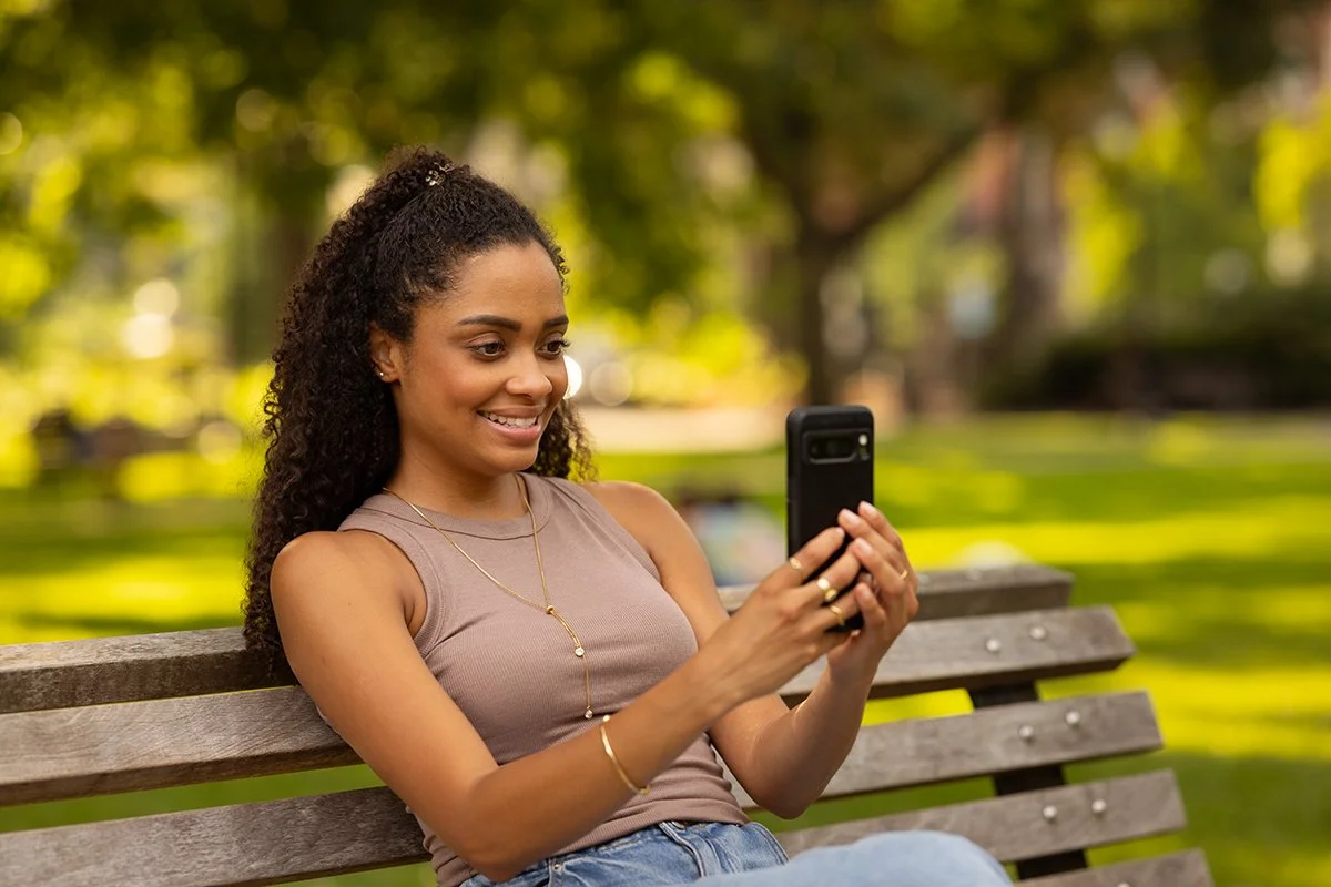 Bench_Phone_Tethered_1511-1200px.jpg