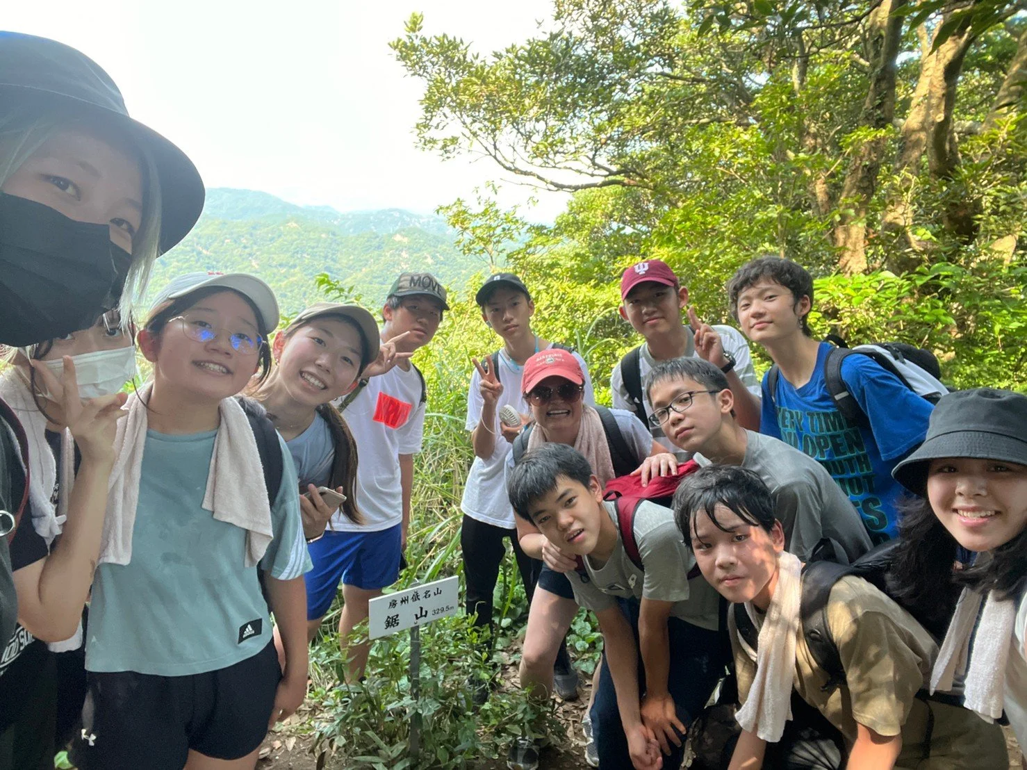      

 
   GLP 日本・夏  2022年7月31日～8月13日 
 




















  
  



    

 
   今年のグローバルリーダーシッププログラムは、初めて日本で開催されました。7月31日から2週間にわたる英語キャンプでは、社会問題や世界のニュースを英語で議論することに重点を置き、グループ活動や英語のブラッシュアップセッションを通じて、英語コミュニケーション能力の向上を図りました。また、欧州の海外スタッフやユニークな文化的背景を持つティー