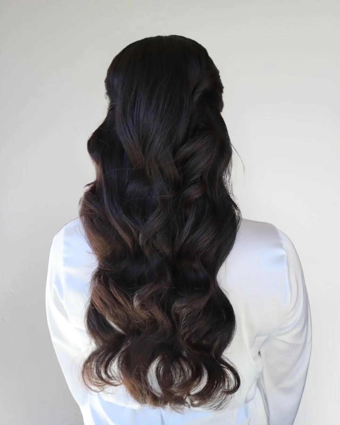 Can you believe she didn't use extensions?

Hair &amp; Makeup on my beautiful bride Alejandra this past weekend!

We started off with a blowout where I added some smoothing and volumizing products to give her these fluffy glam waves that will withsta