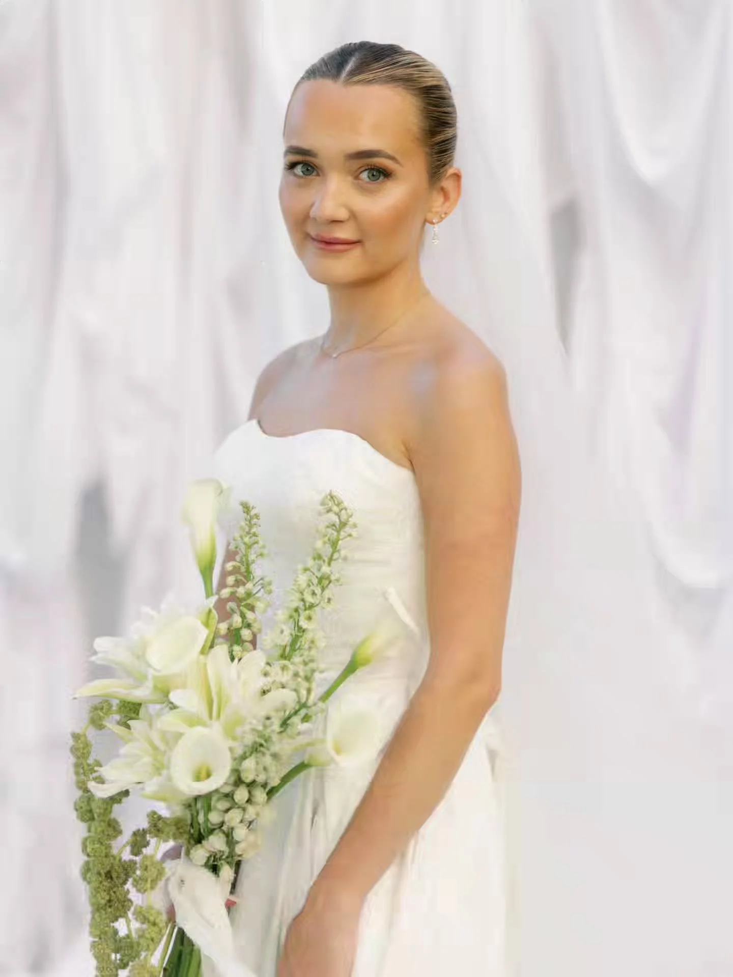 Slick back ballerina bun on the beautiful @lenawojnarowski 

So snatched it even withstands jumping in the pool! 🙌😅 

Planner: @kaylashayevents

Hotel &amp; Catering: @marriottquorum_dallas

Photo: @laurenwintzphoto

Content Creation: @maciegraceme