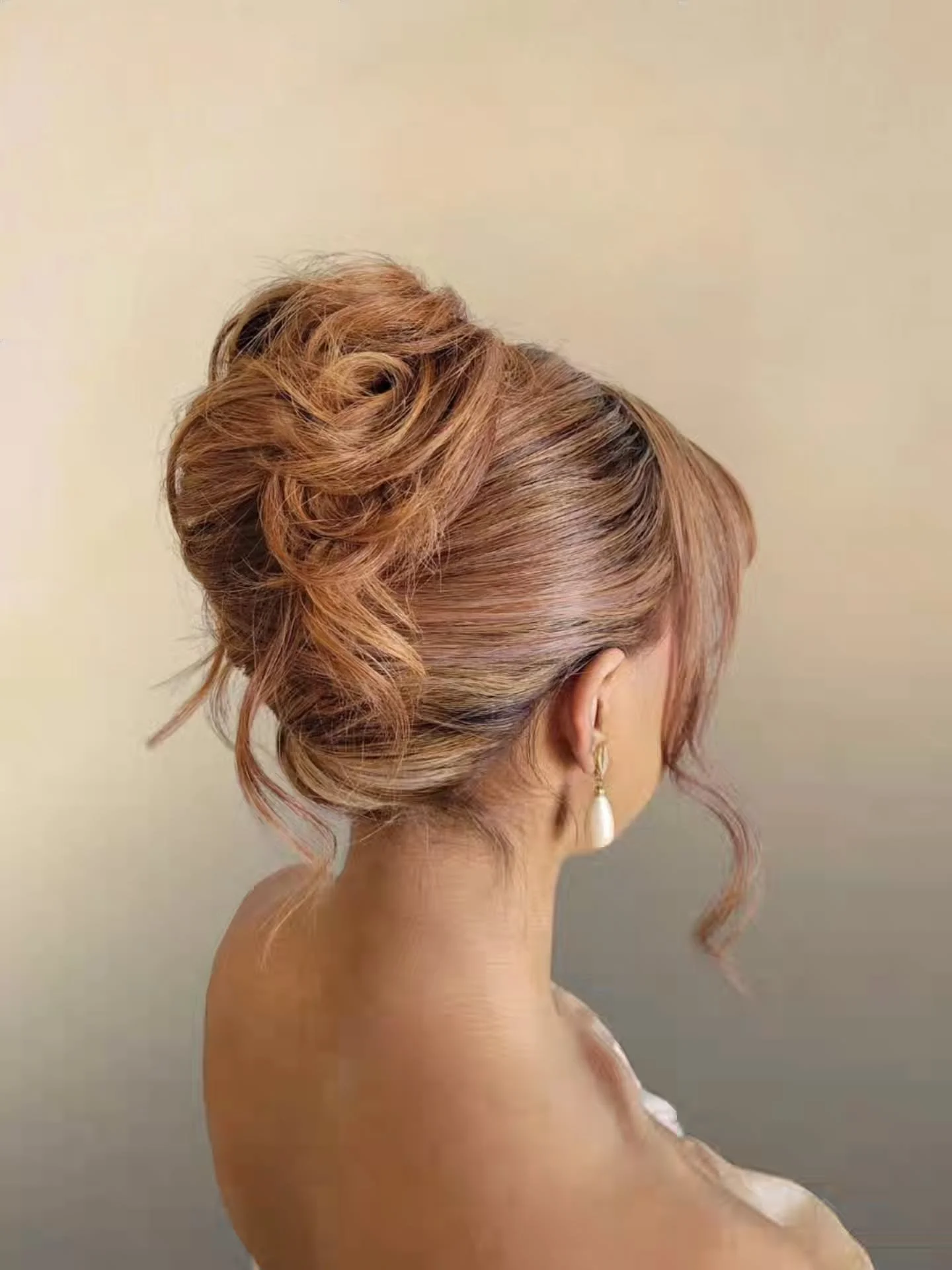 Finishing the year with a Pammy updo ✨️ Glam and Hollywood waves are my thing... but yes, I do updos too 😉

#dallashairstylist #dallasbridalhair #dallasbridalhairstylist #dfwbridalhairstylist 
#tousledbyjess_updo

Dallas bridal hairstylist, Fort wor