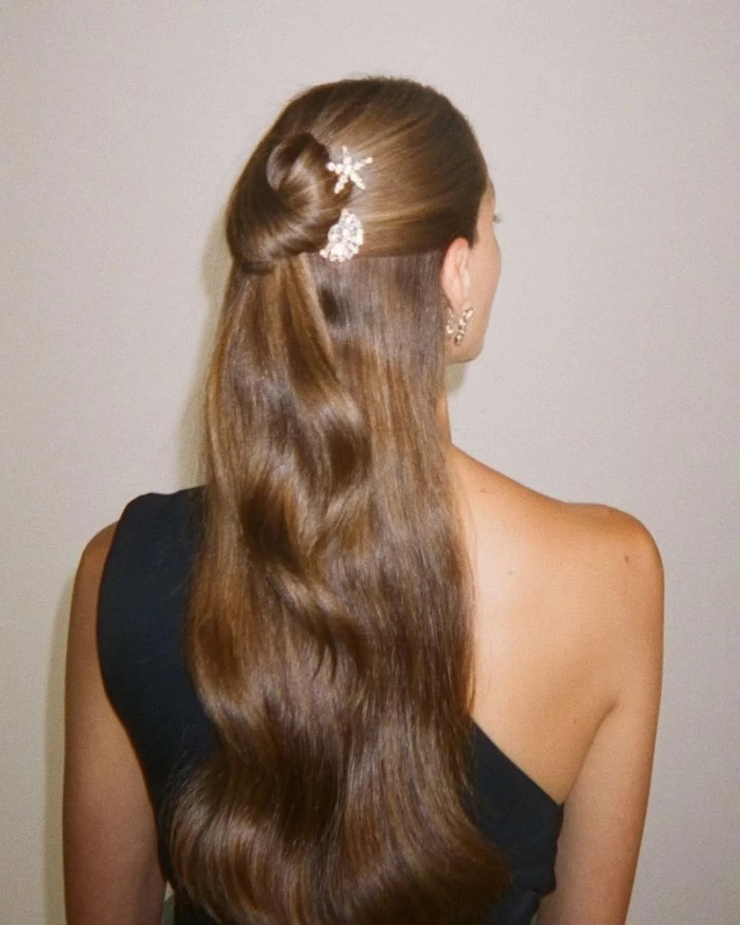 Friday Mood Board ✨️ Embellishments 

em&middot;bel&middot;lish&middot;ment
a decorative detail or feature added to something to make it more attractive.

#weddinginspiration #bridalhairstyle #bridalmoodboard #weddingmoodboard

Bridal Hair Accesories