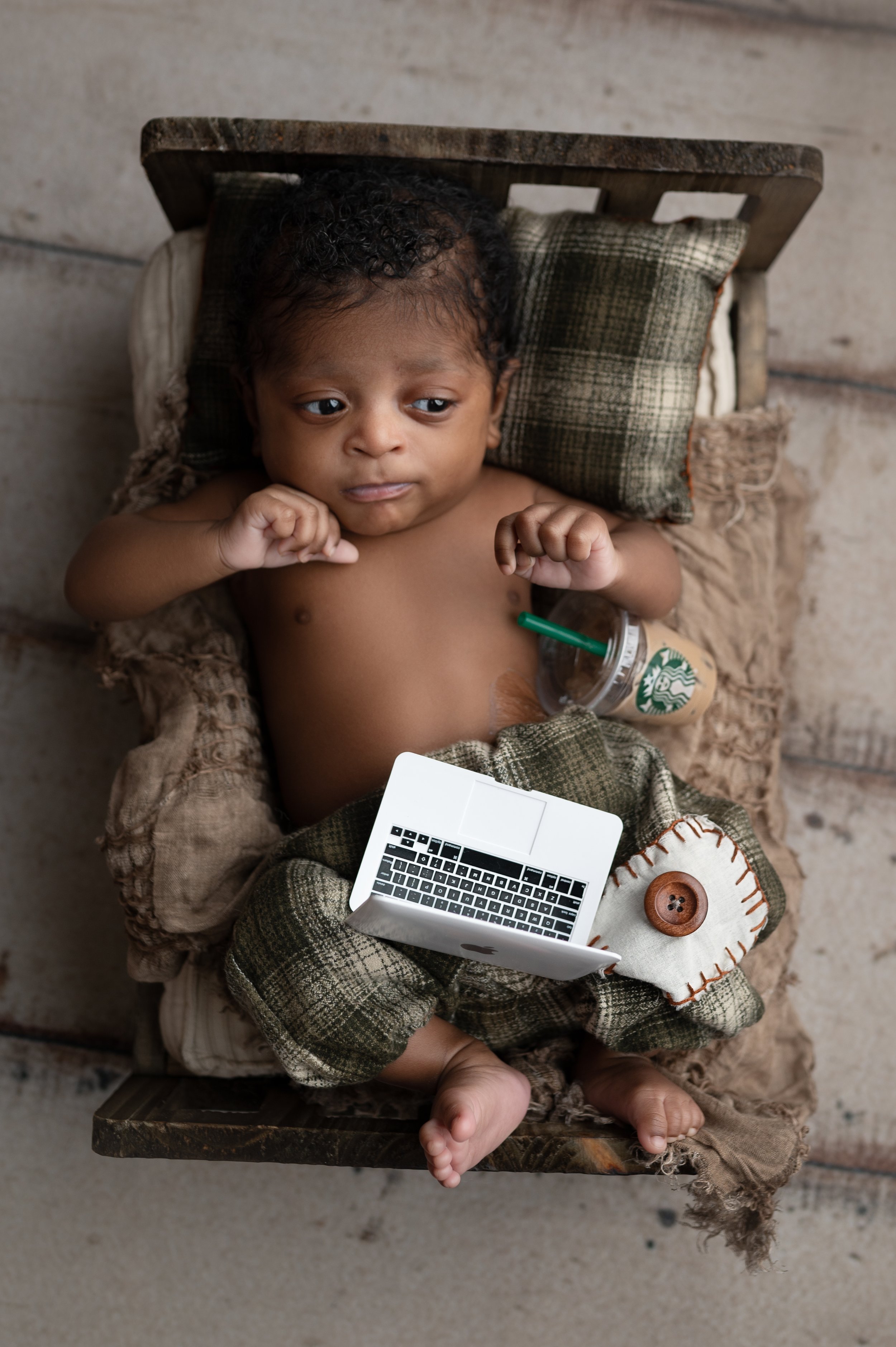 newborn_baby_bed_columbus_ohio_maternity_photography_wildflower_fine_art_portraits