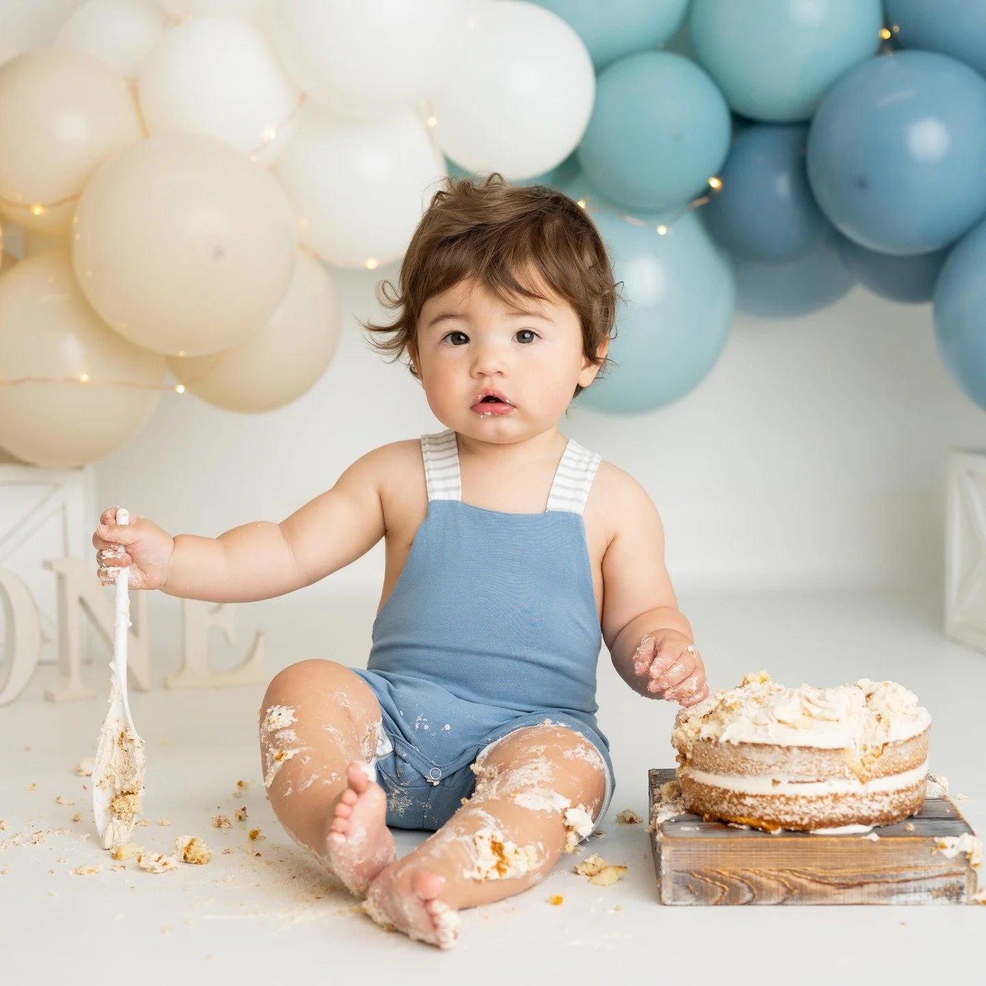 The most absolutely squeezable little man celebrated his first birthday with us a few weeks back! We love finishing up a cake smash with a bath. They love it and it helps get all the icing off lol!

Our schedule is pretty full these last few months o