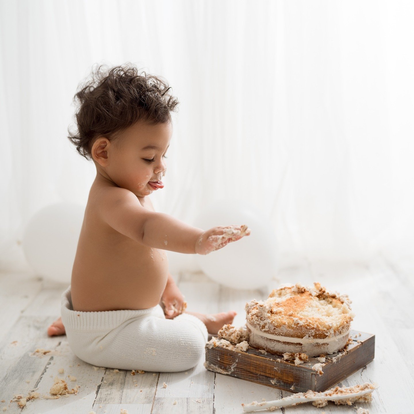 Sometimes less is more... and this little guy's session was just perfection.

Our Simply Baby Milestone sessions feature less props, neutral sets and the focus is on the baby and capturing the special moments that first year.

What do you think...? D